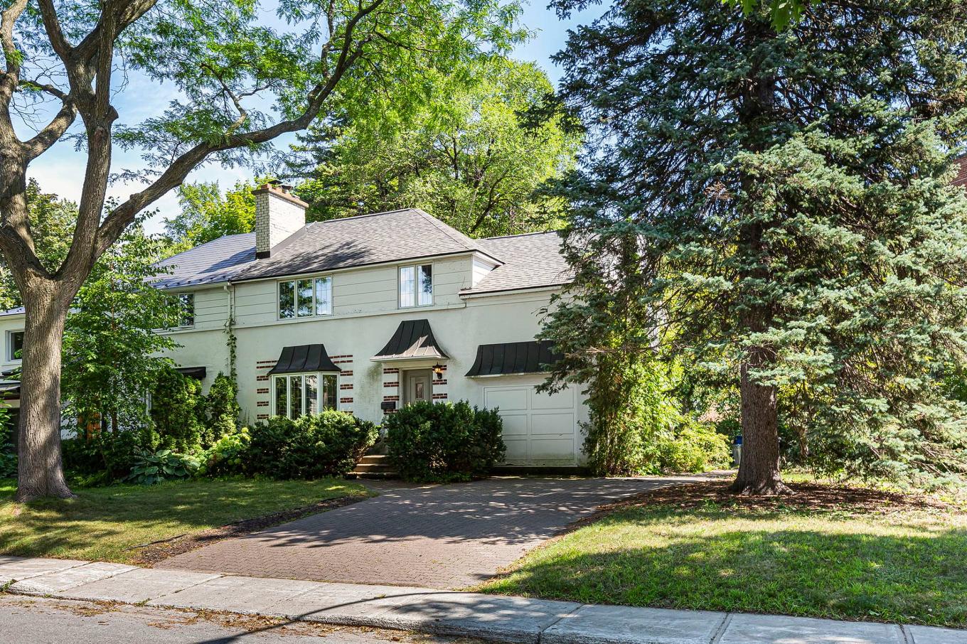 Frontage - 84 Av. Dobie, Mont-Royal, QC - Outdoor