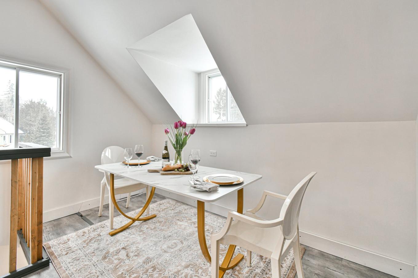 Dinette - 6220 Rue Morin, Val-Morin, QC - Indoor