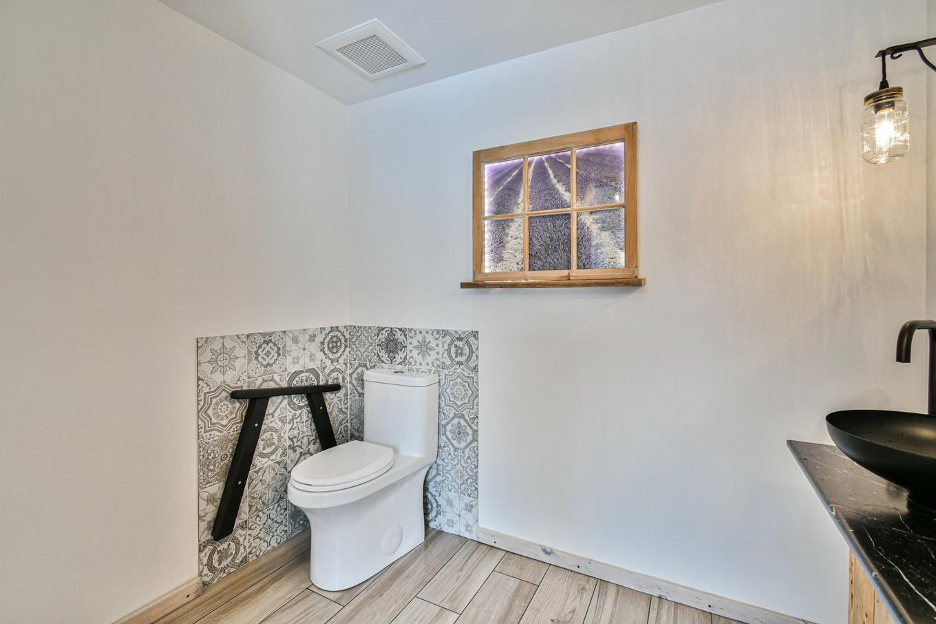 Powder room - 6220 Rue Morin, Val-Morin, QC - Indoor Photo Showing Bathroom