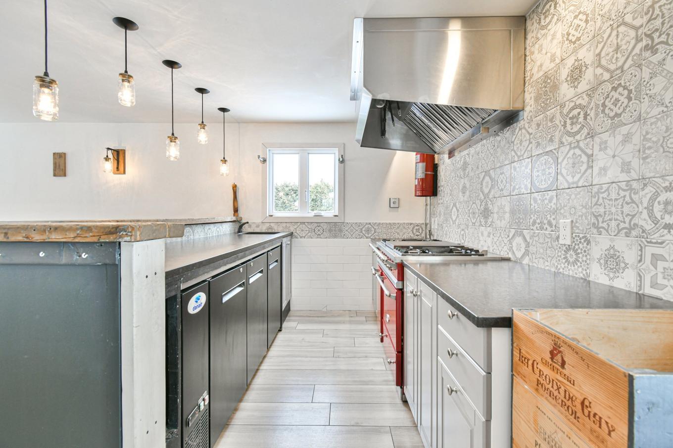 Kitchen - 6220 Rue Morin, Val-Morin, QC - Indoor Photo Showing Kitchen With Upgraded Kitchen