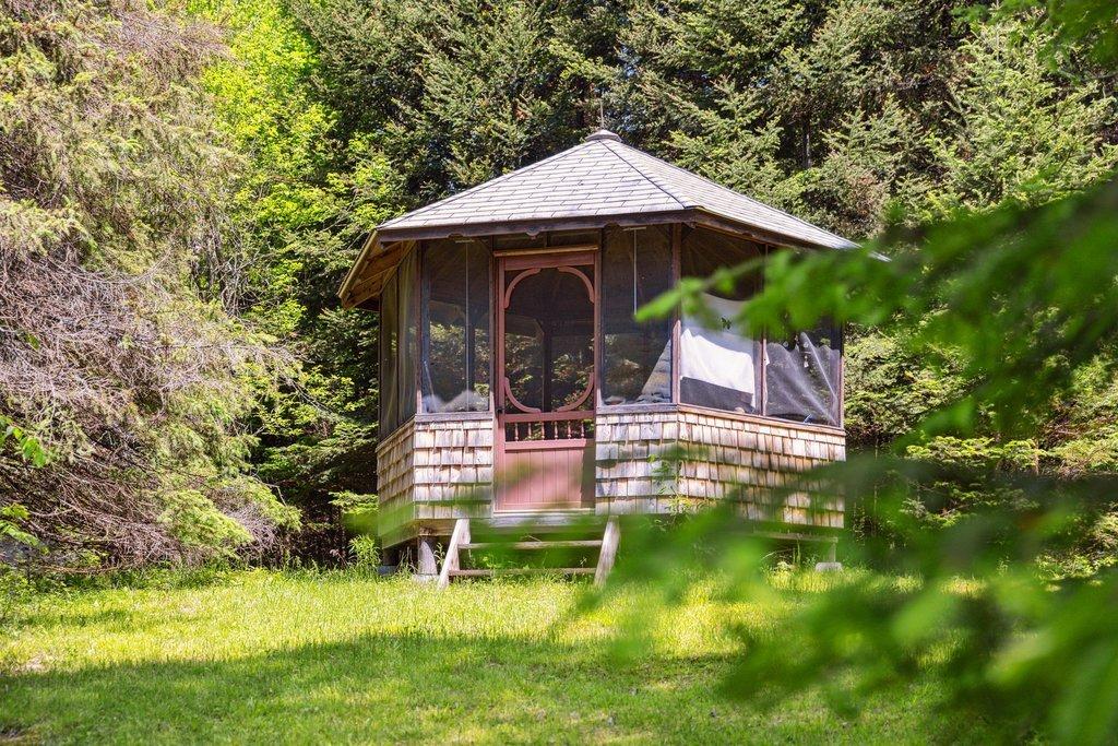 Véranda - 11 Ch. Lakeview, Alleyn-Et-Cawood, QC - Outdoor With Backyard