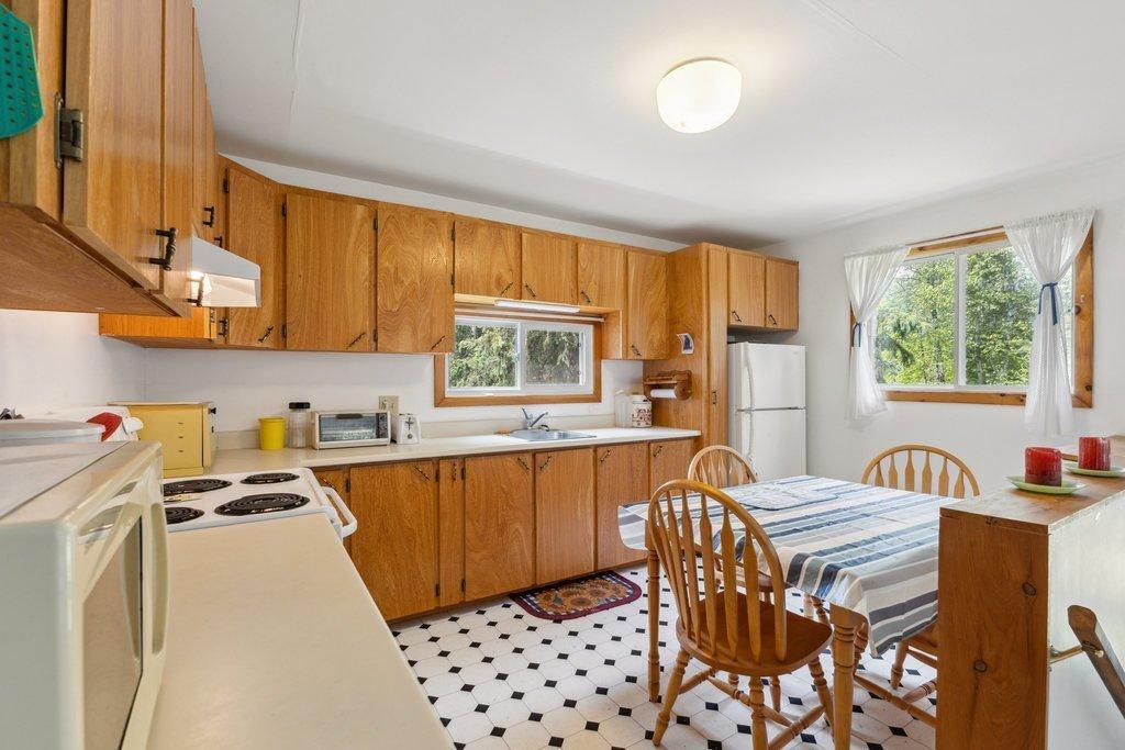 Cuisine - 11 Ch. Lakeview, Alleyn-Et-Cawood, QC - Indoor Photo Showing Kitchen