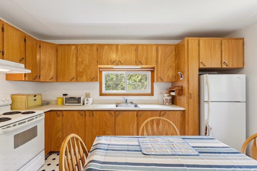 Cuisine - 11 Ch. Lakeview, Alleyn-Et-Cawood, QC - Indoor Photo Showing Kitchen