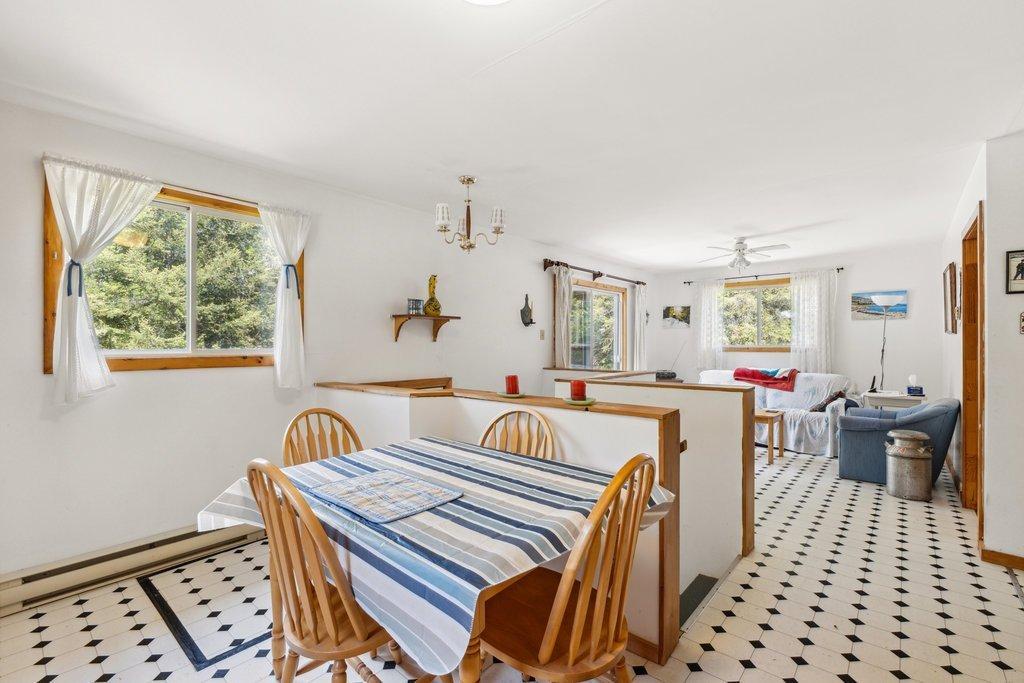 Coin-repas - 11 Ch. Lakeview, Alleyn-Et-Cawood, QC - Indoor Photo Showing Dining Room