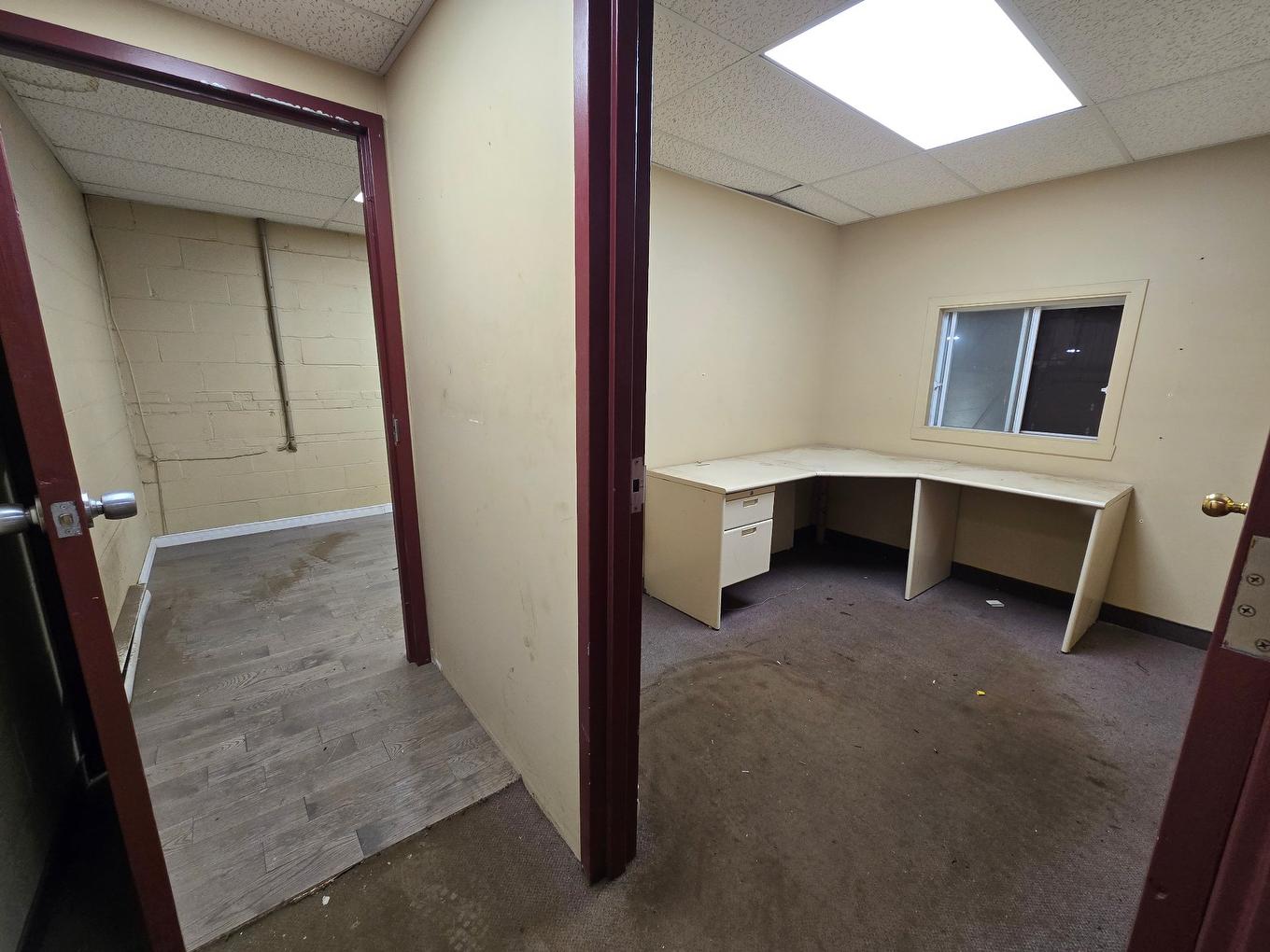 Office - 1537 Desserte Nord Laval (A-440) O., Laval (Chomedey), QC - Indoor