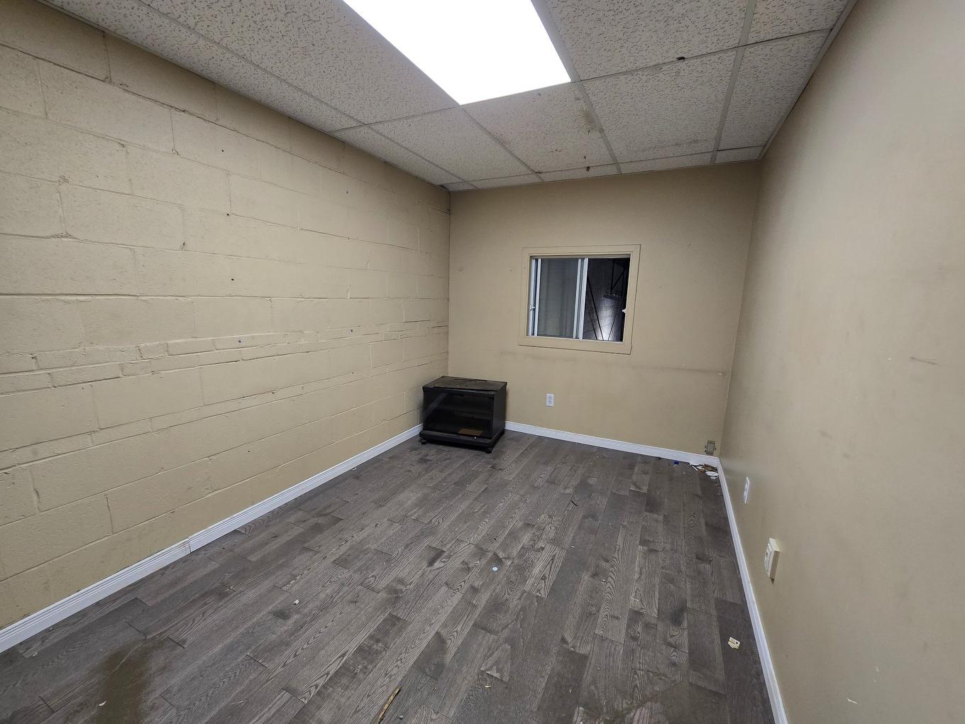 Office - 1537 Desserte Nord Laval (A-440) O., Laval (Chomedey), QC - Indoor