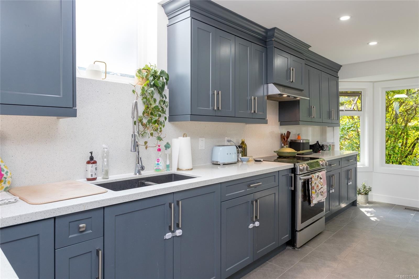 109-2829 Arbutus Rd, Saanich, BC