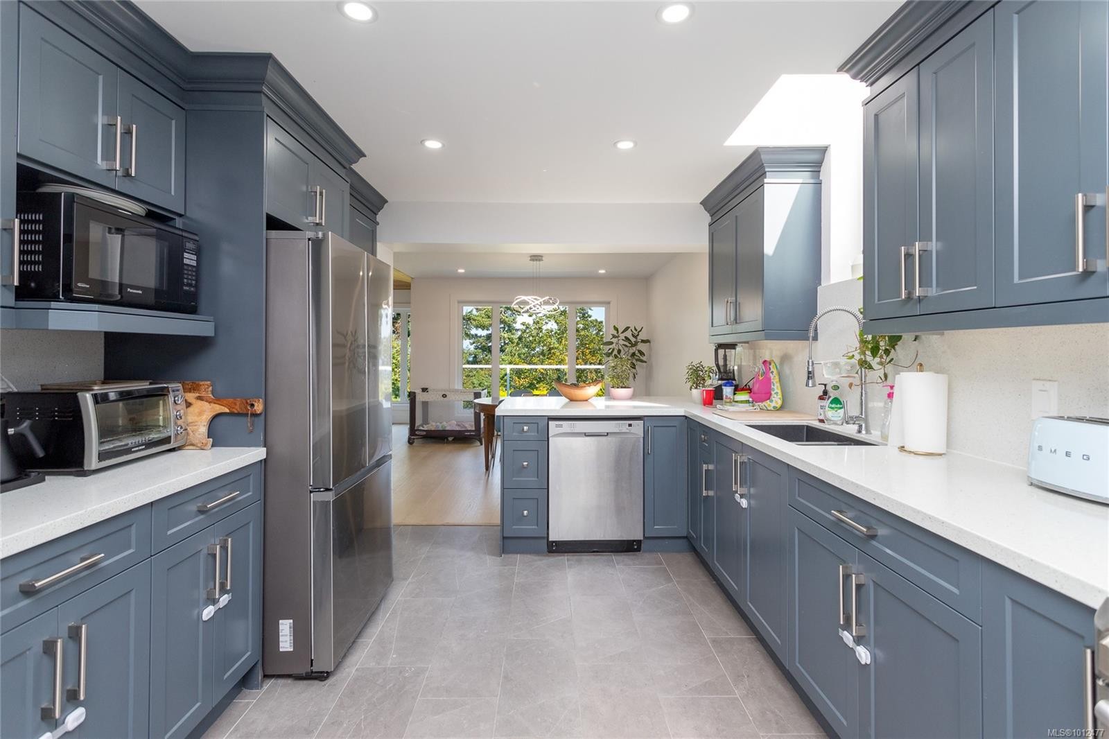 109-2829 Arbutus Rd, Saanich, BC