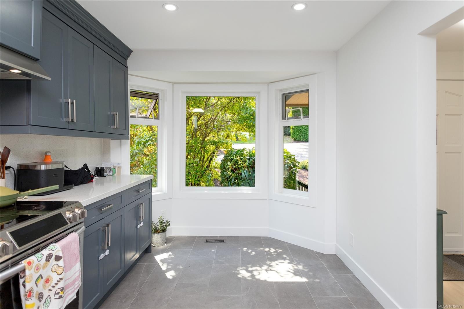 109-2829 Arbutus Rd, Saanich, BC