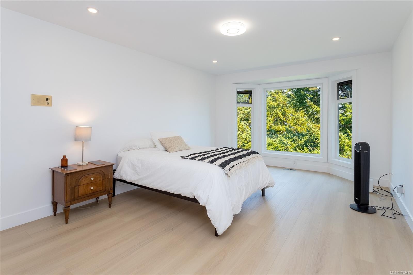 109-2829 Arbutus Rd, Saanich, BC