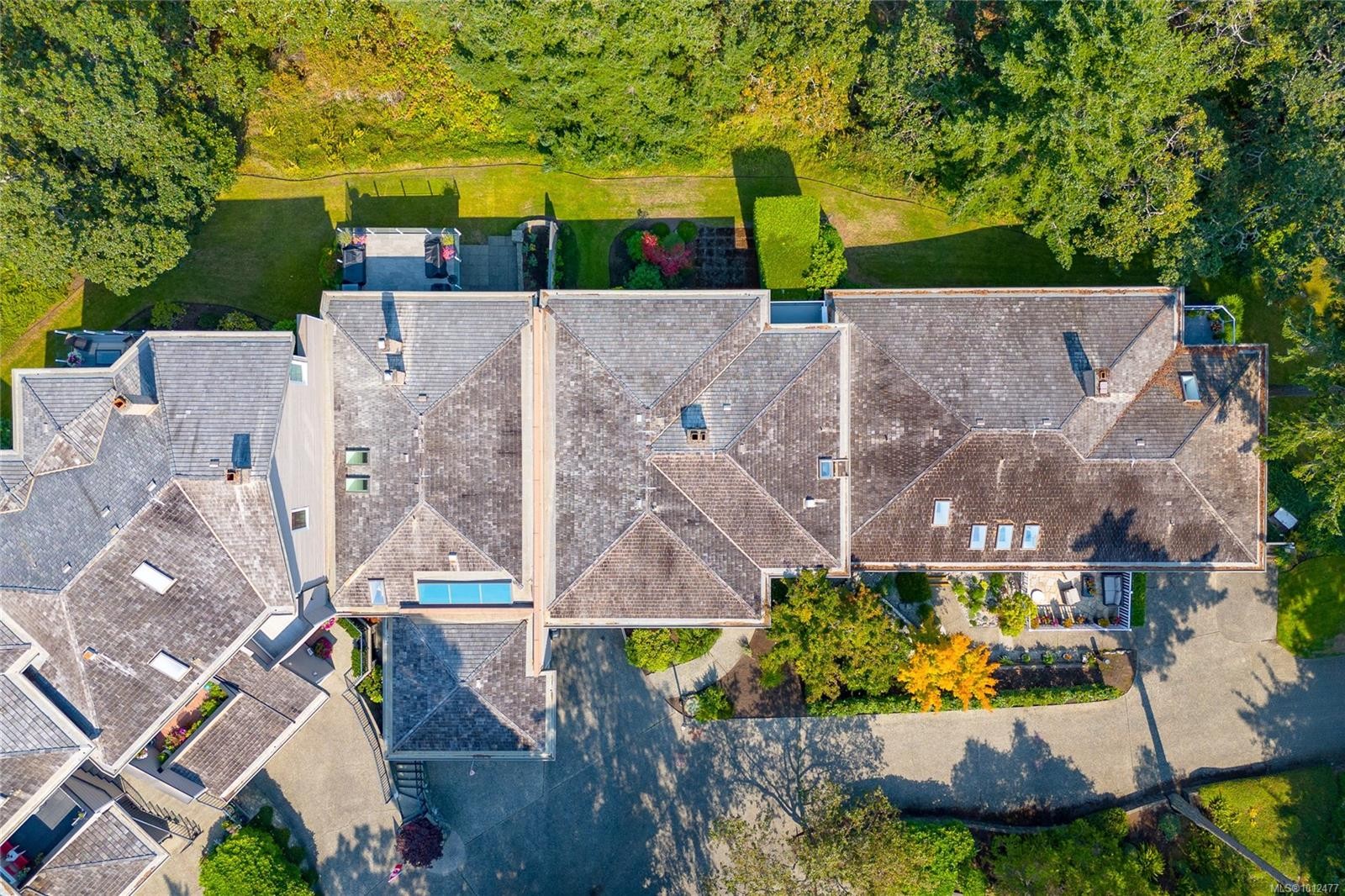 109-2829 Arbutus Rd, Saanich, BC