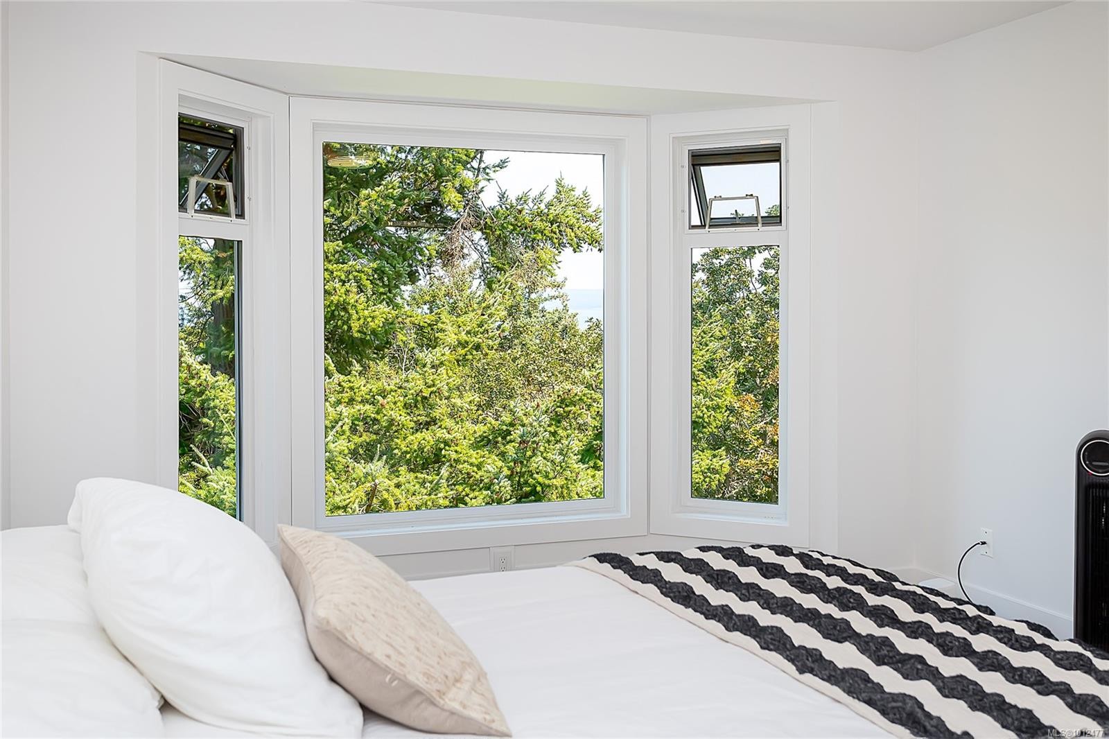 109-2829 Arbutus Rd, Saanich, BC