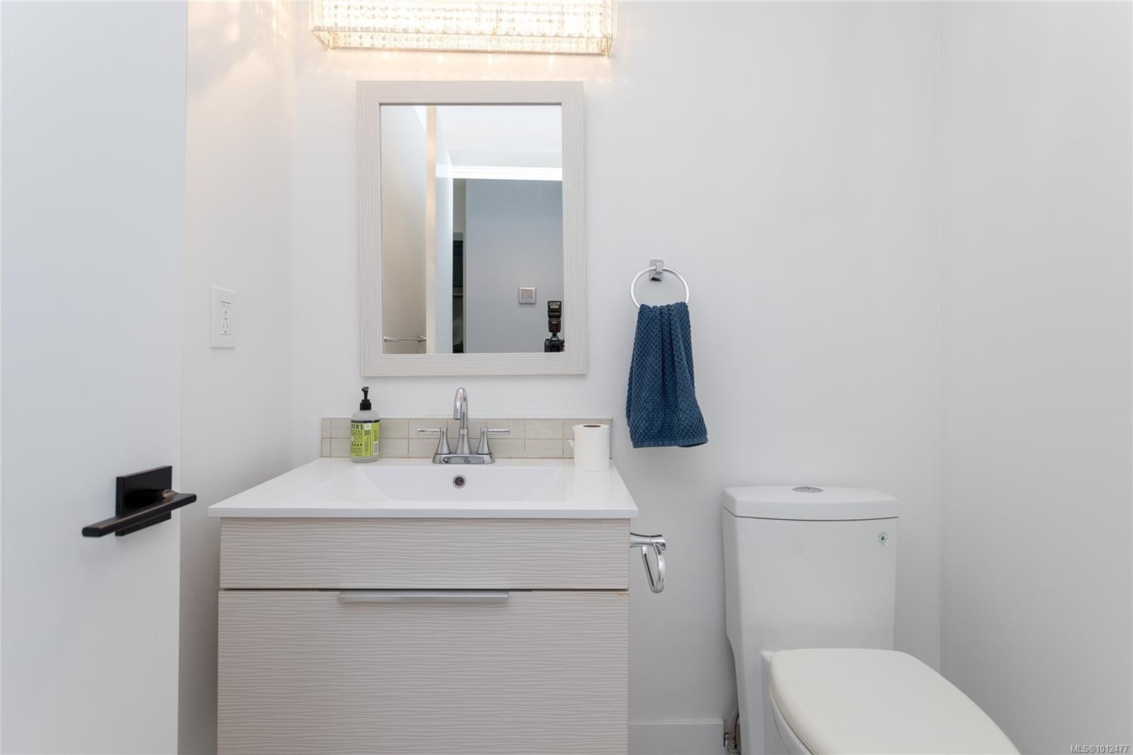 109-2829 Arbutus Rd, Saanich, BC