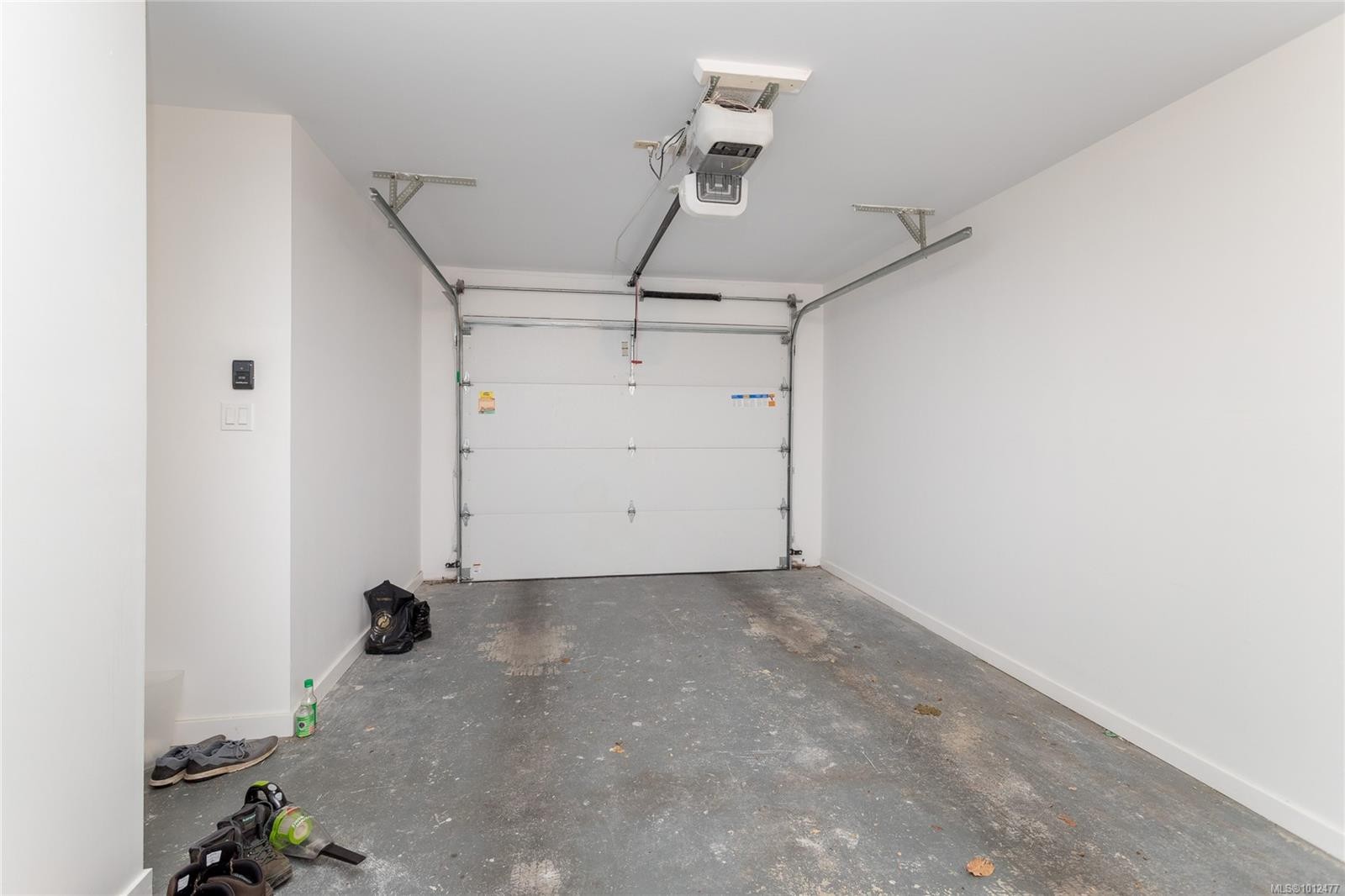 109-2829 Arbutus Rd, Saanich, BC