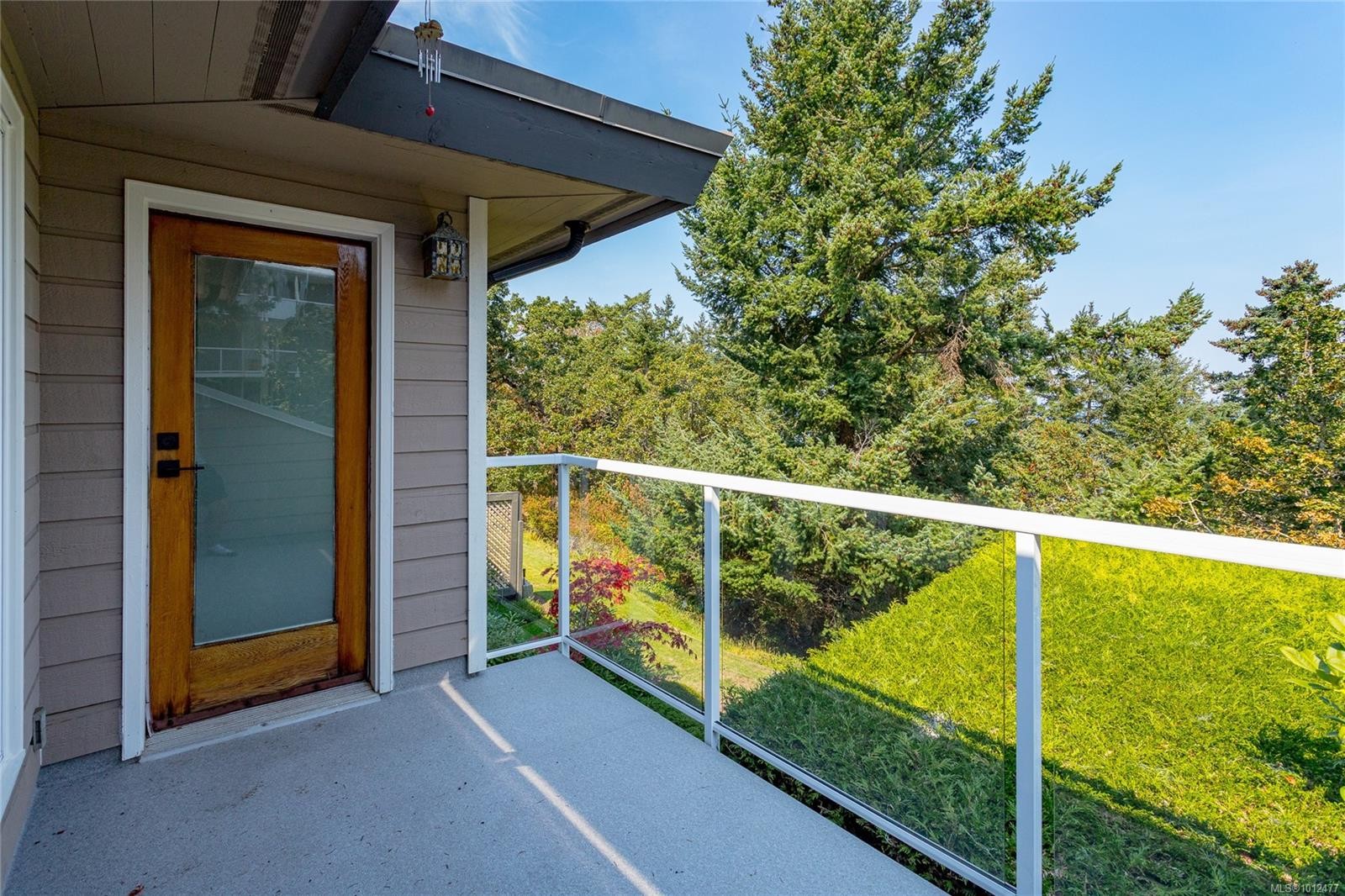 109-2829 Arbutus Rd, Saanich, BC
