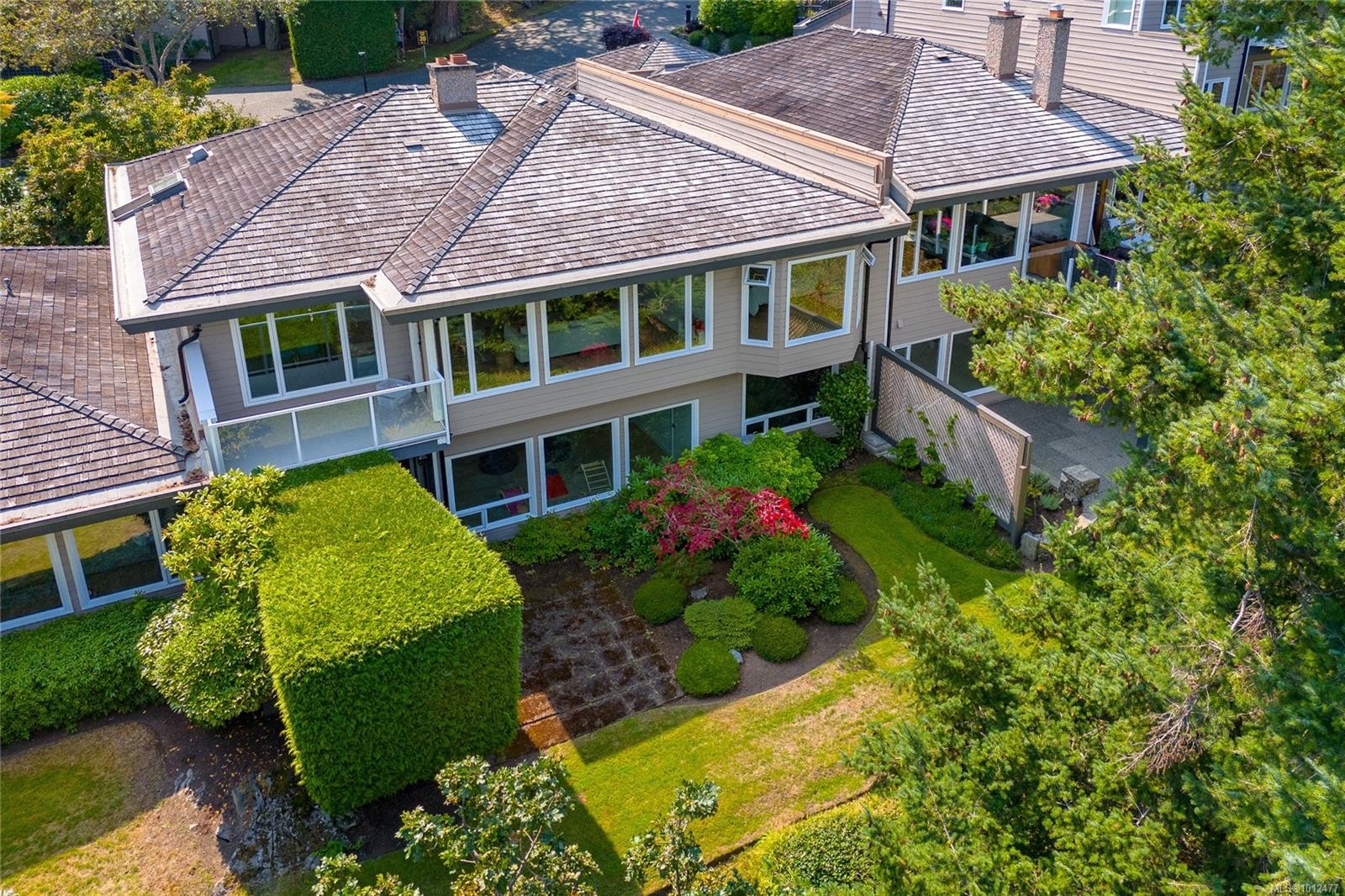 109-2829 Arbutus Rd, Saanich, BC