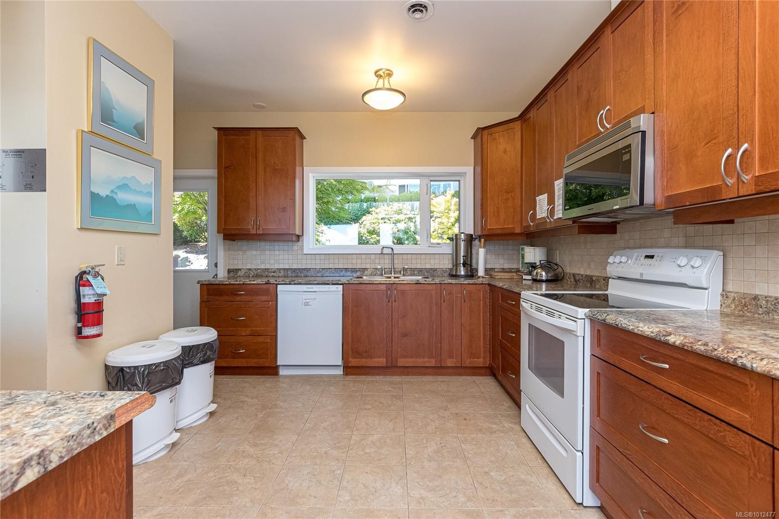 109-2829 Arbutus Rd, Saanich, BC