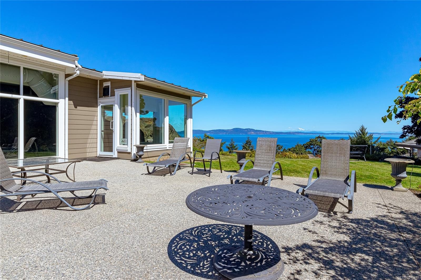 109-2829 Arbutus Rd, Saanich, BC