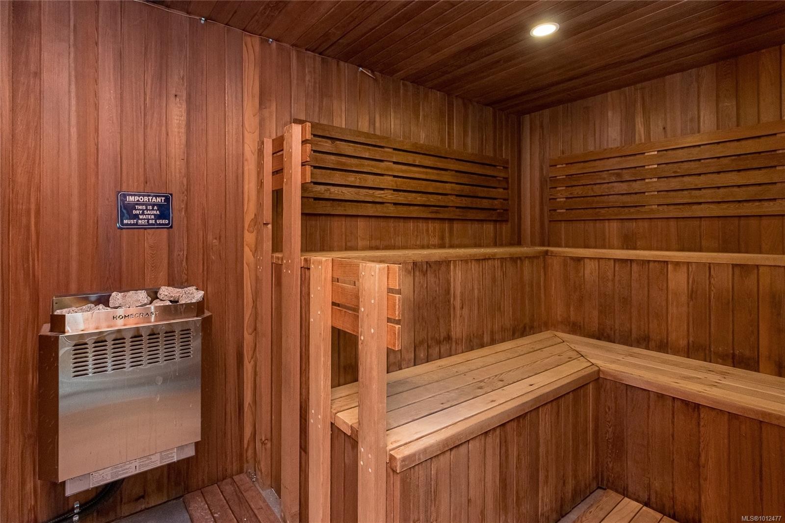 109-2829 Arbutus Rd, Saanich, BC