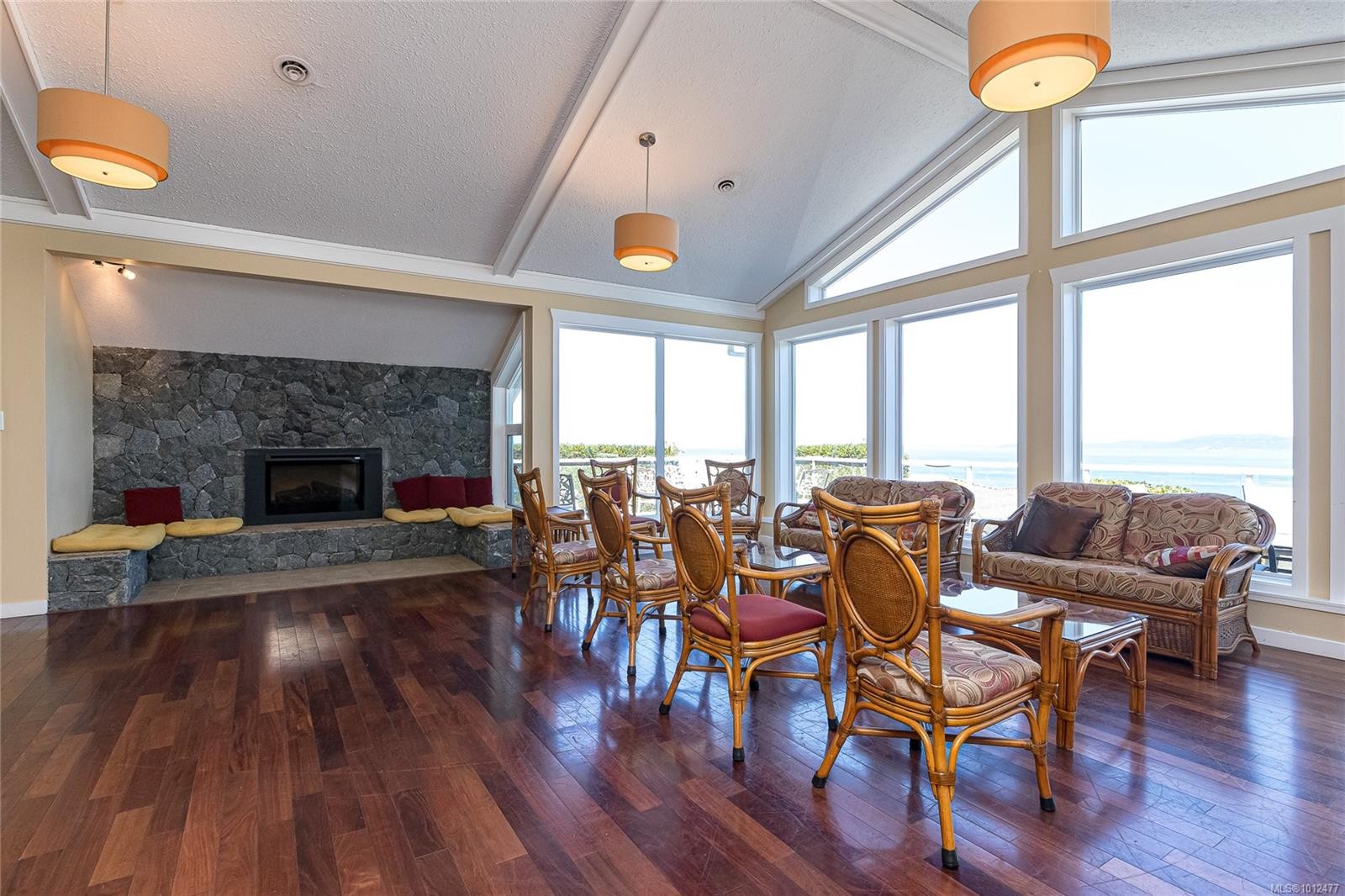 109-2829 Arbutus Rd, Saanich, BC