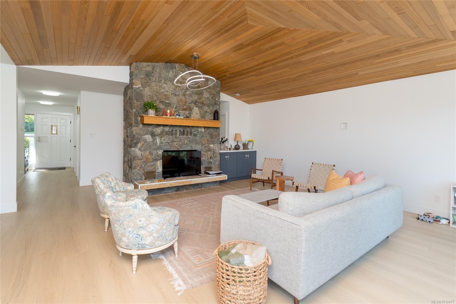 109-2829 Arbutus Rd, Saanich, BC