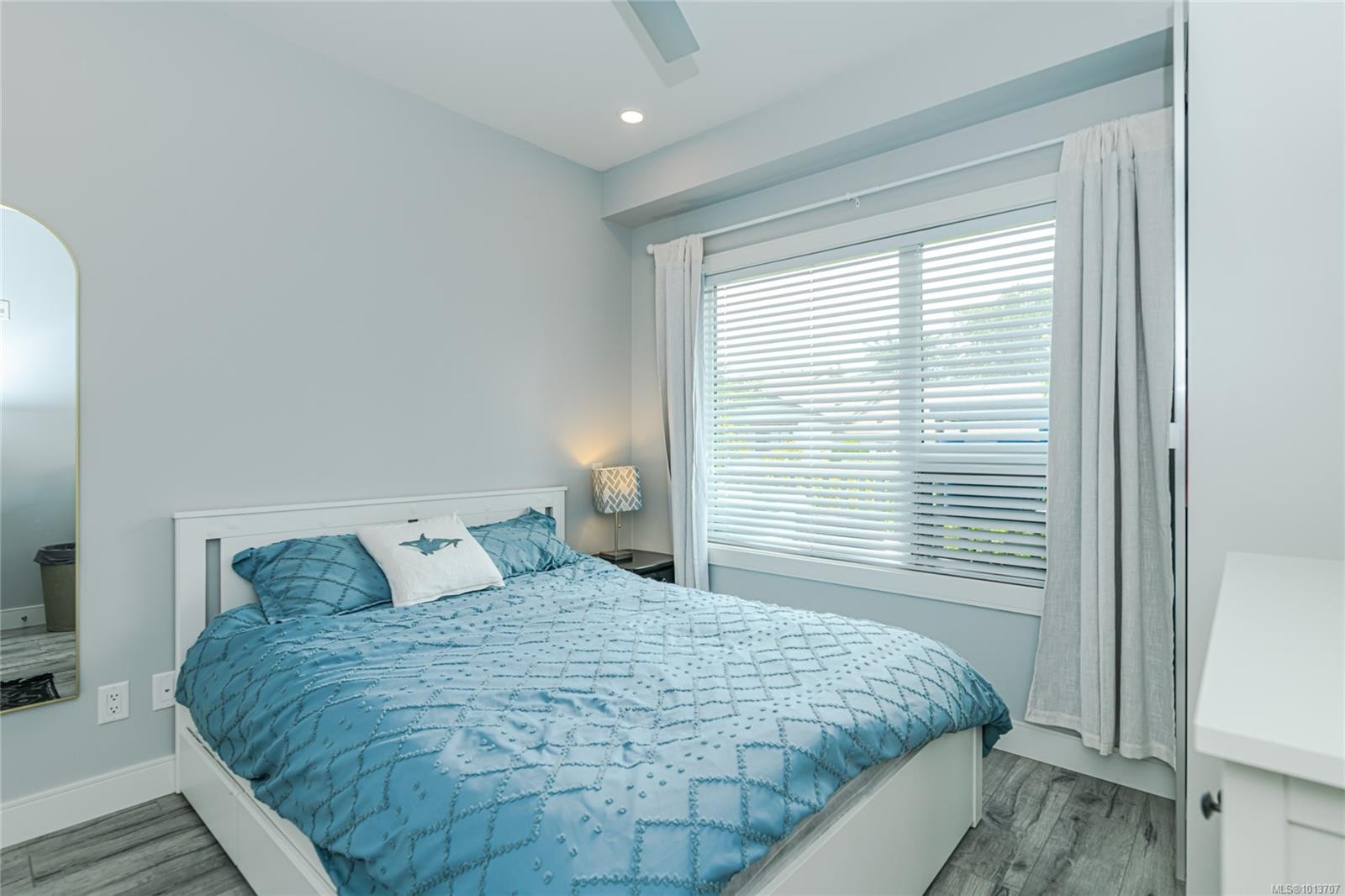 309-280 Island Hwy, View Royal, BC - Indoor Photo Showing Bedroom
