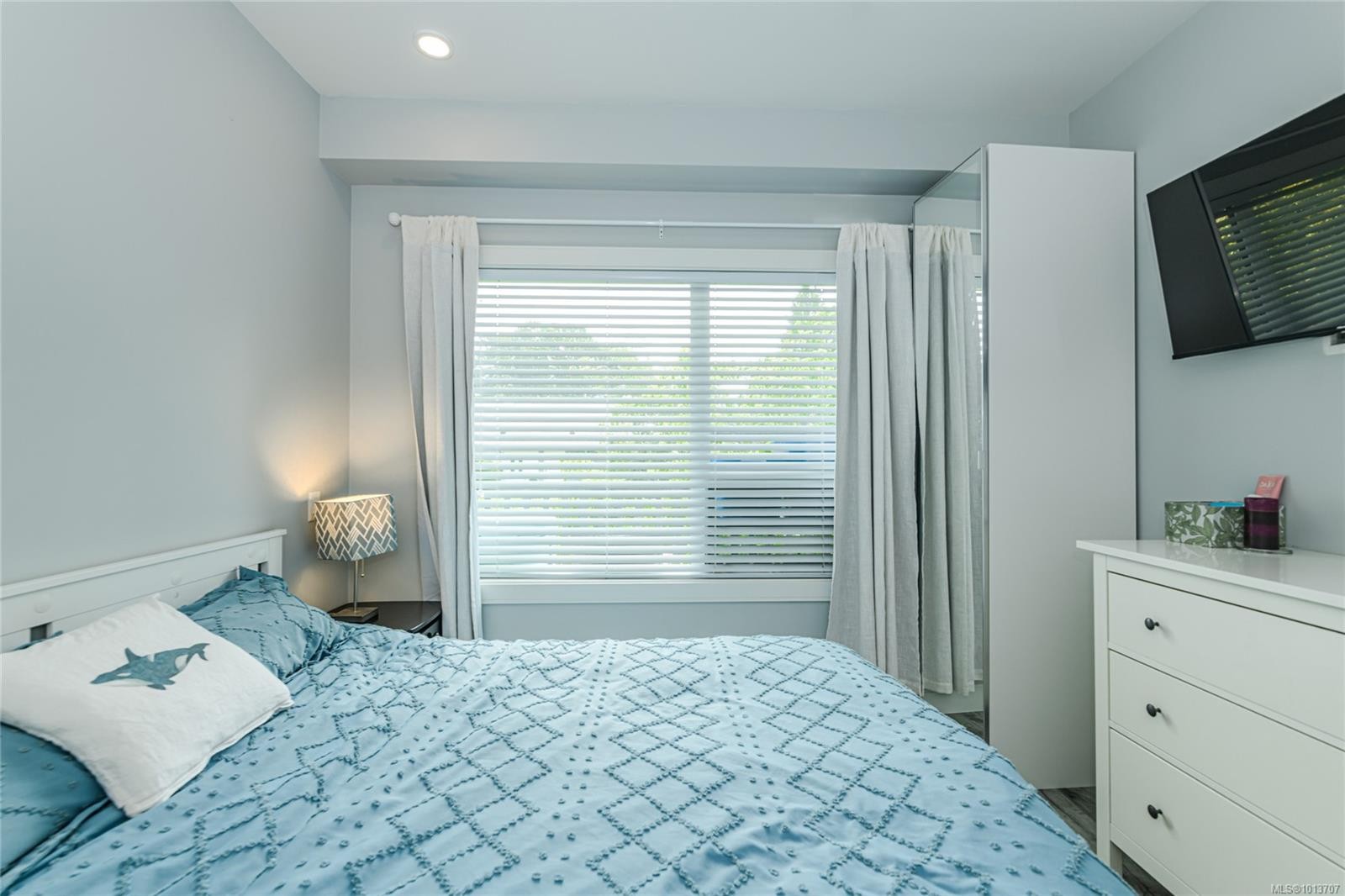 309-280 Island Hwy, View Royal, BC - Indoor Photo Showing Bedroom