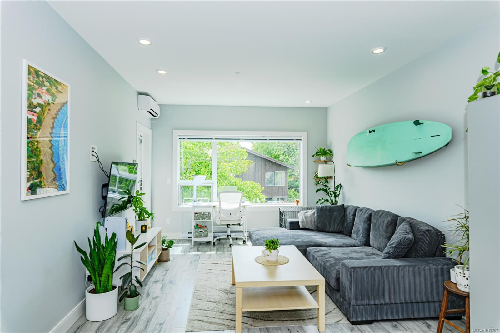 309-280 Island Hwy, View Royal, BC - Indoor Photo Showing Living Room