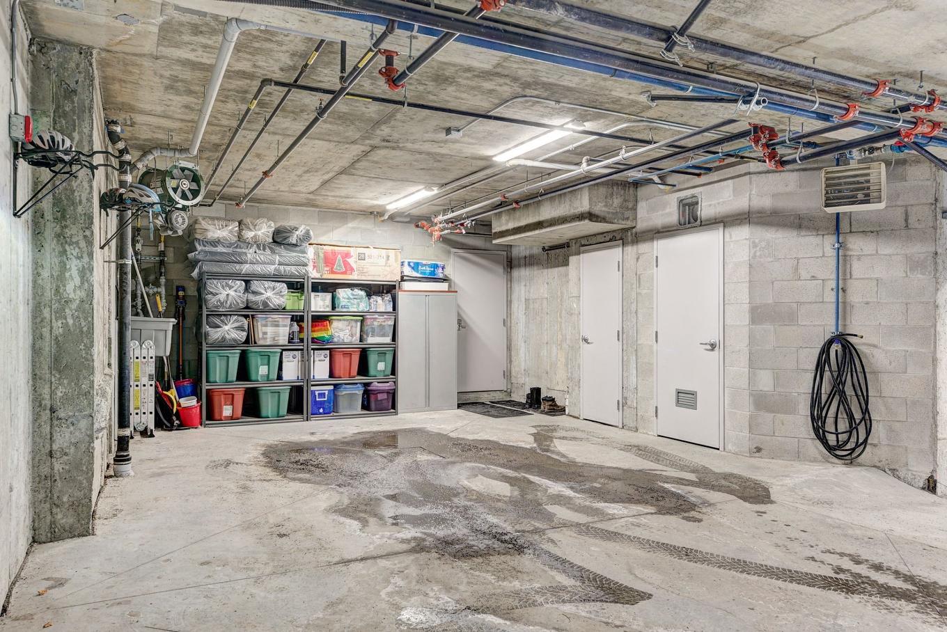 Garage - 3492Z Rue Simpson, Montréal (Ville-Marie), QC