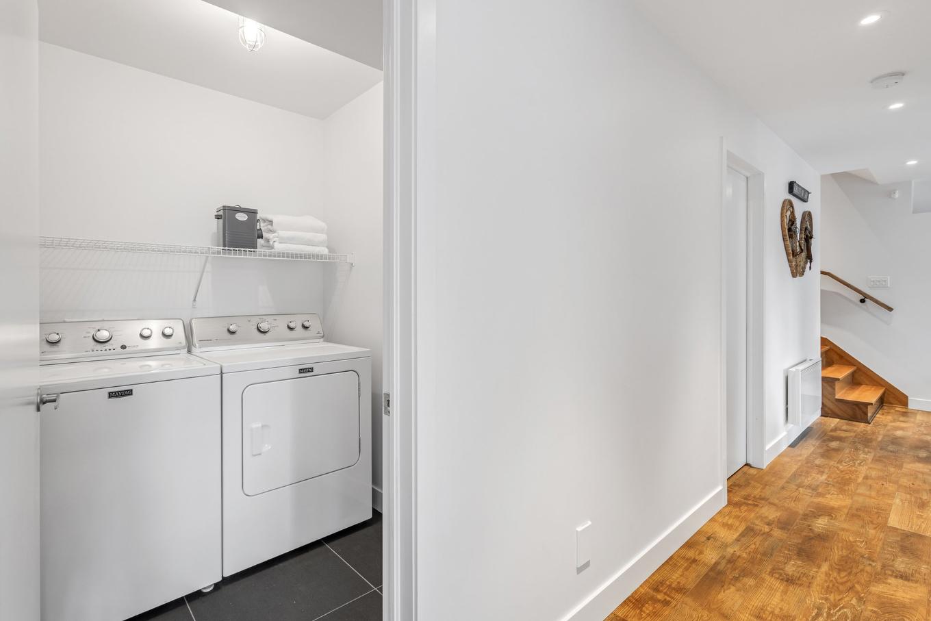 Salle de lavage - 124 Place De L'Edelweiss, Sutton, QC - Indoor Photo Showing Laundry Room
