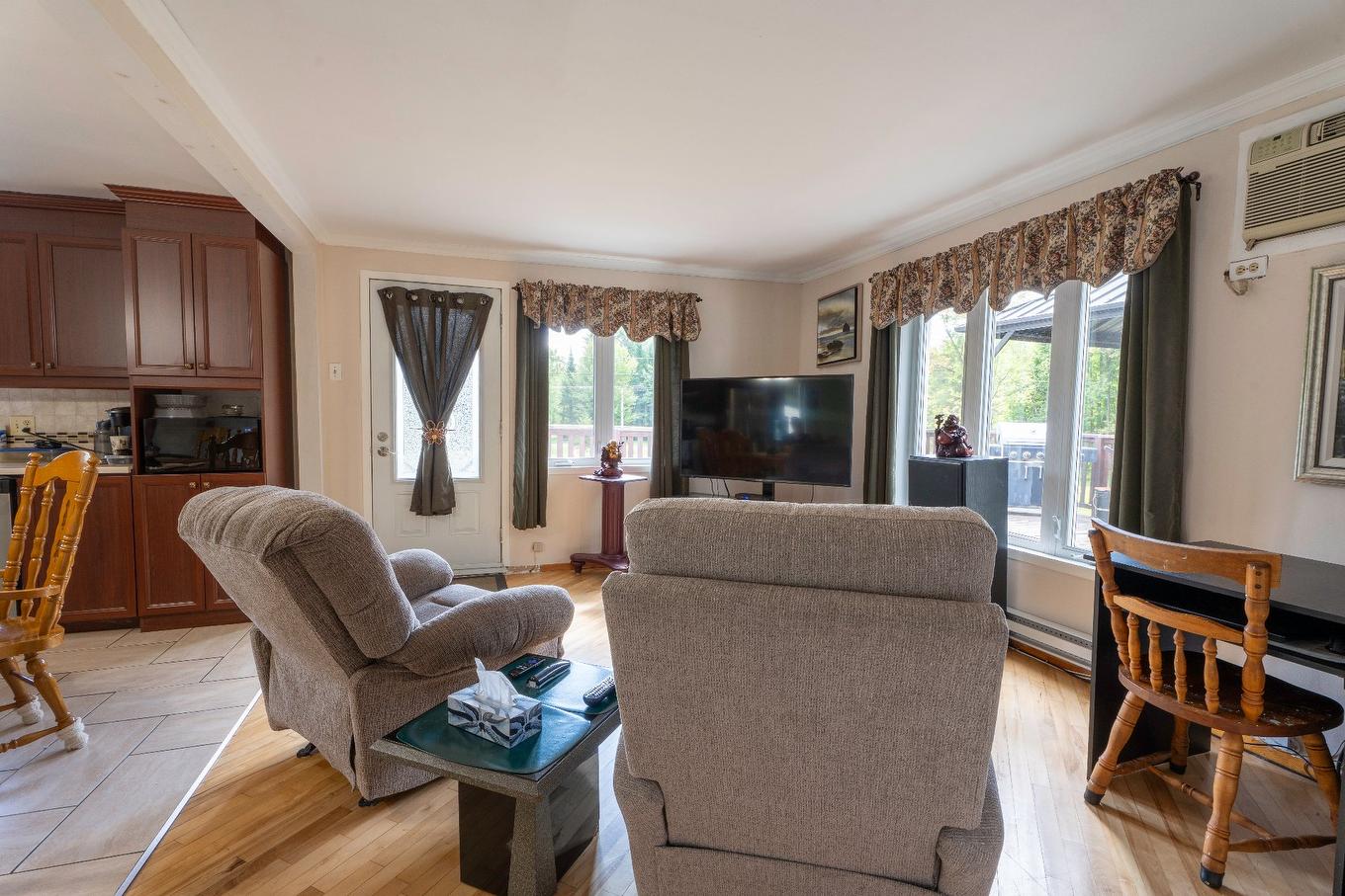 Living room - 1011 Route Caya, Wickham, QC - Indoor Photo Showing Living Room