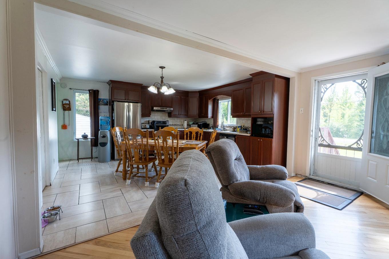 Living room - 1011 Route Caya, Wickham, QC - Indoor Photo Showing Living Room
