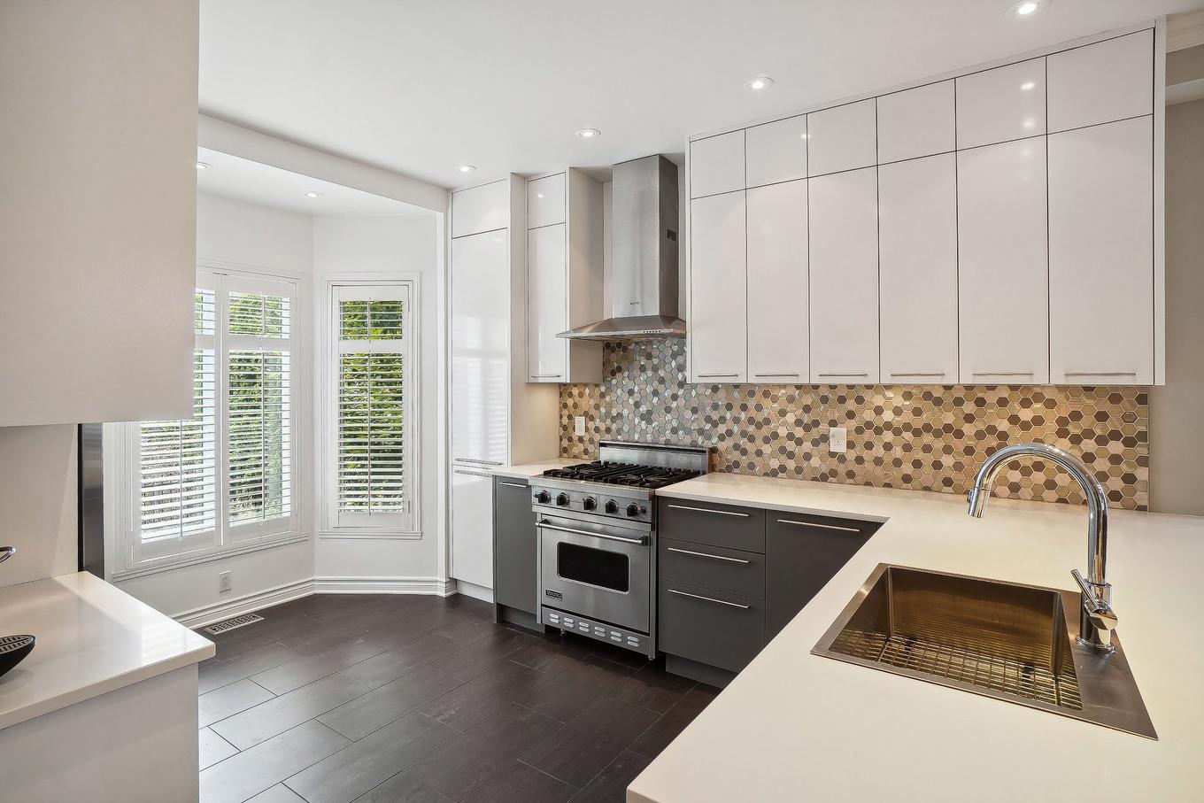 Kitchen - 390 Rue De La Sagittaire, Montréal (Verdun/Île-Des-Soeurs), QC - Indoor Photo Showing Kitchen With Upgraded Kitchen