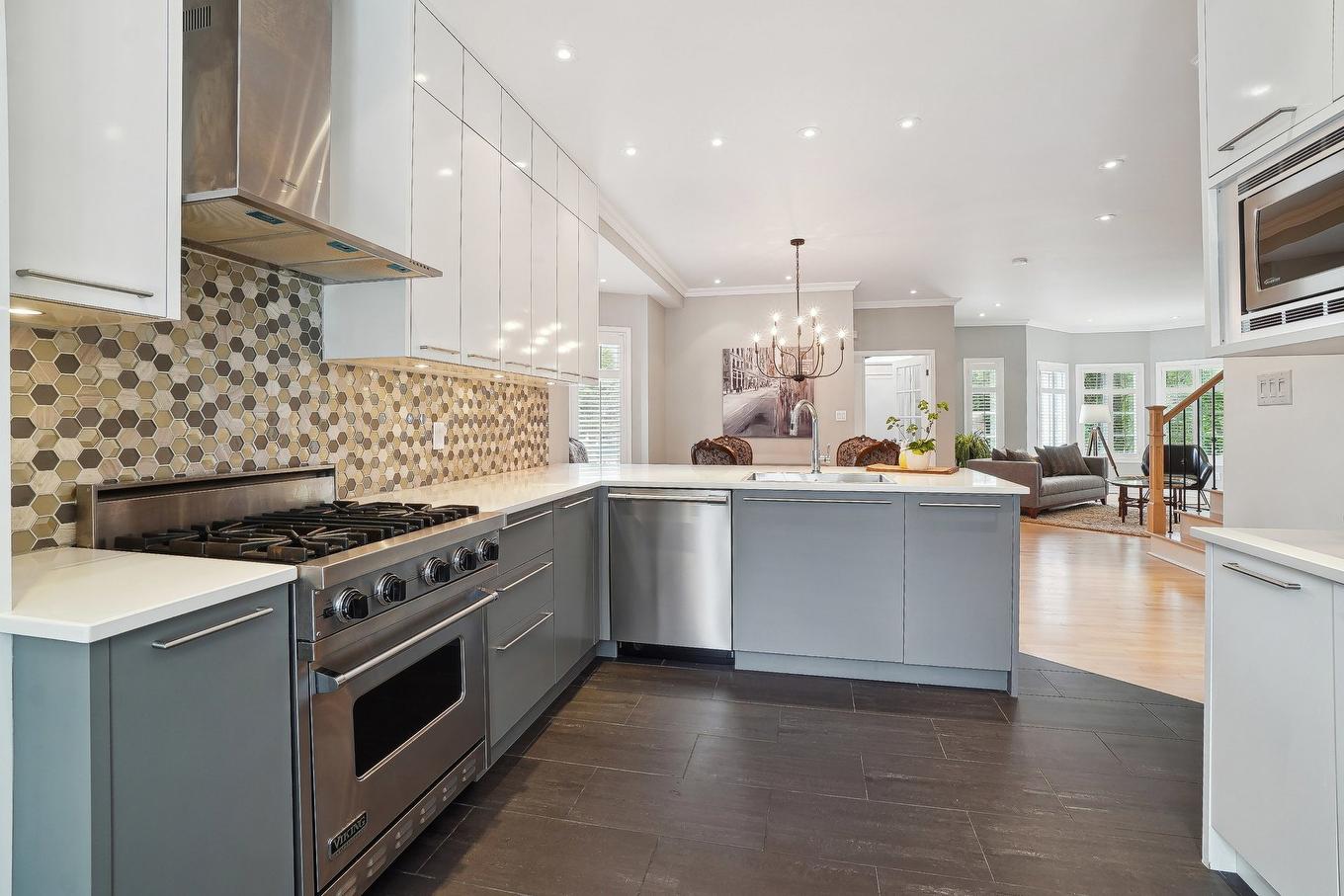 Kitchen - 390 Rue De La Sagittaire, Montréal (Verdun/Île-Des-Soeurs), QC - Indoor Photo Showing Kitchen With Upgraded Kitchen