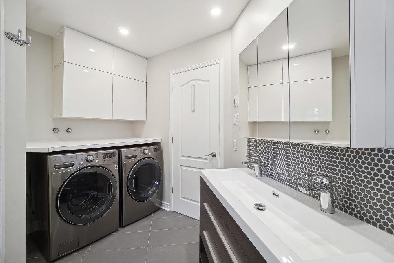 Bathroom - 390 Rue De La Sagittaire, Montréal (Verdun/Île-Des-Soeurs), QC - Indoor Photo Showing Laundry Room