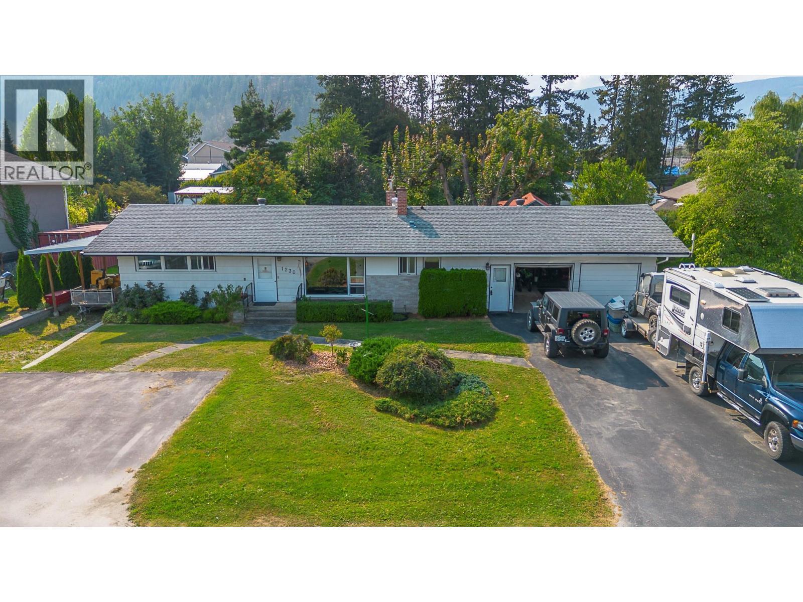 1230 Shuswap Avenue, Sicamous, BC - Outdoor