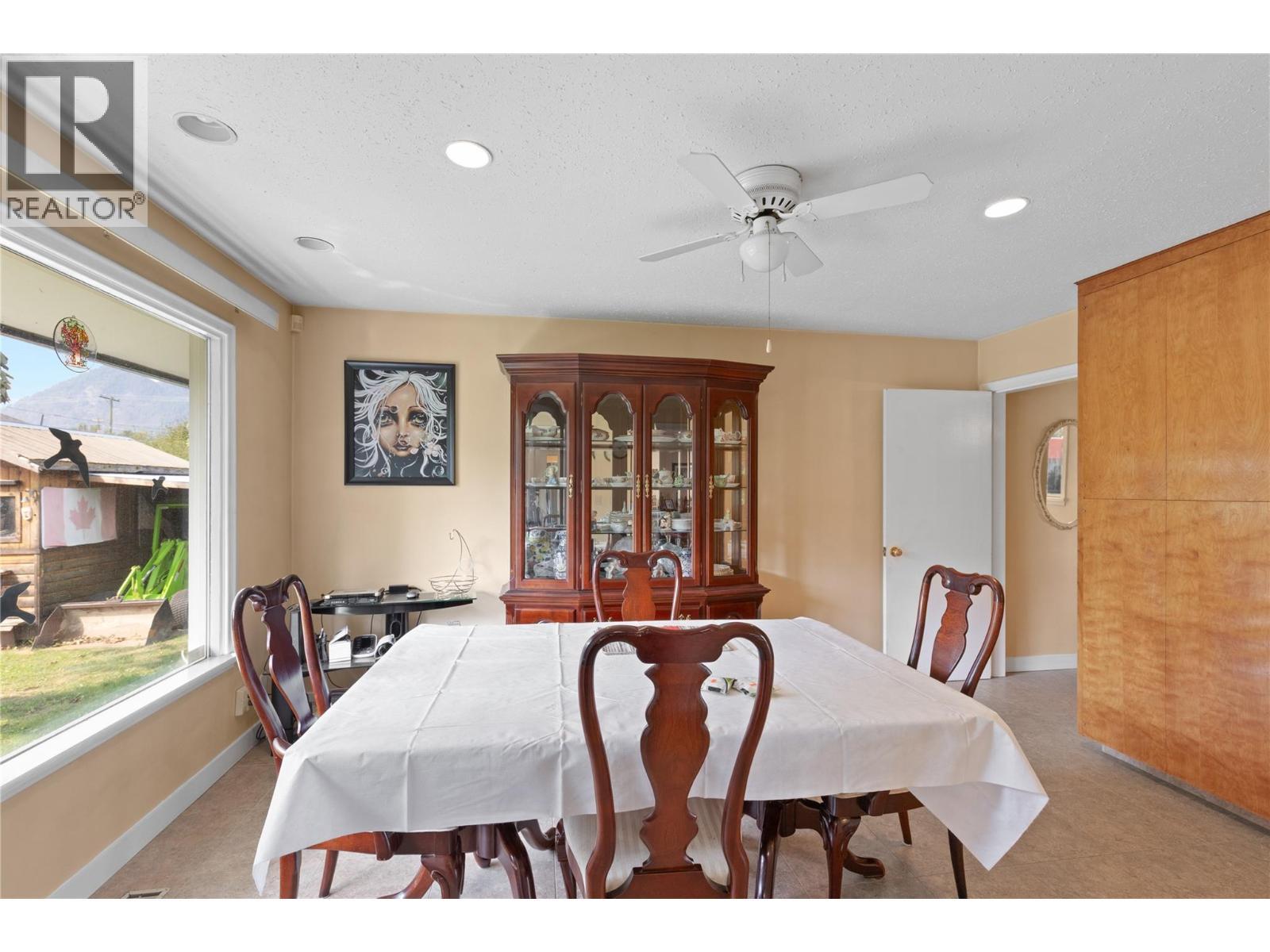 1230 Shuswap Avenue, Sicamous, BC - Indoor Photo Showing Dining Room