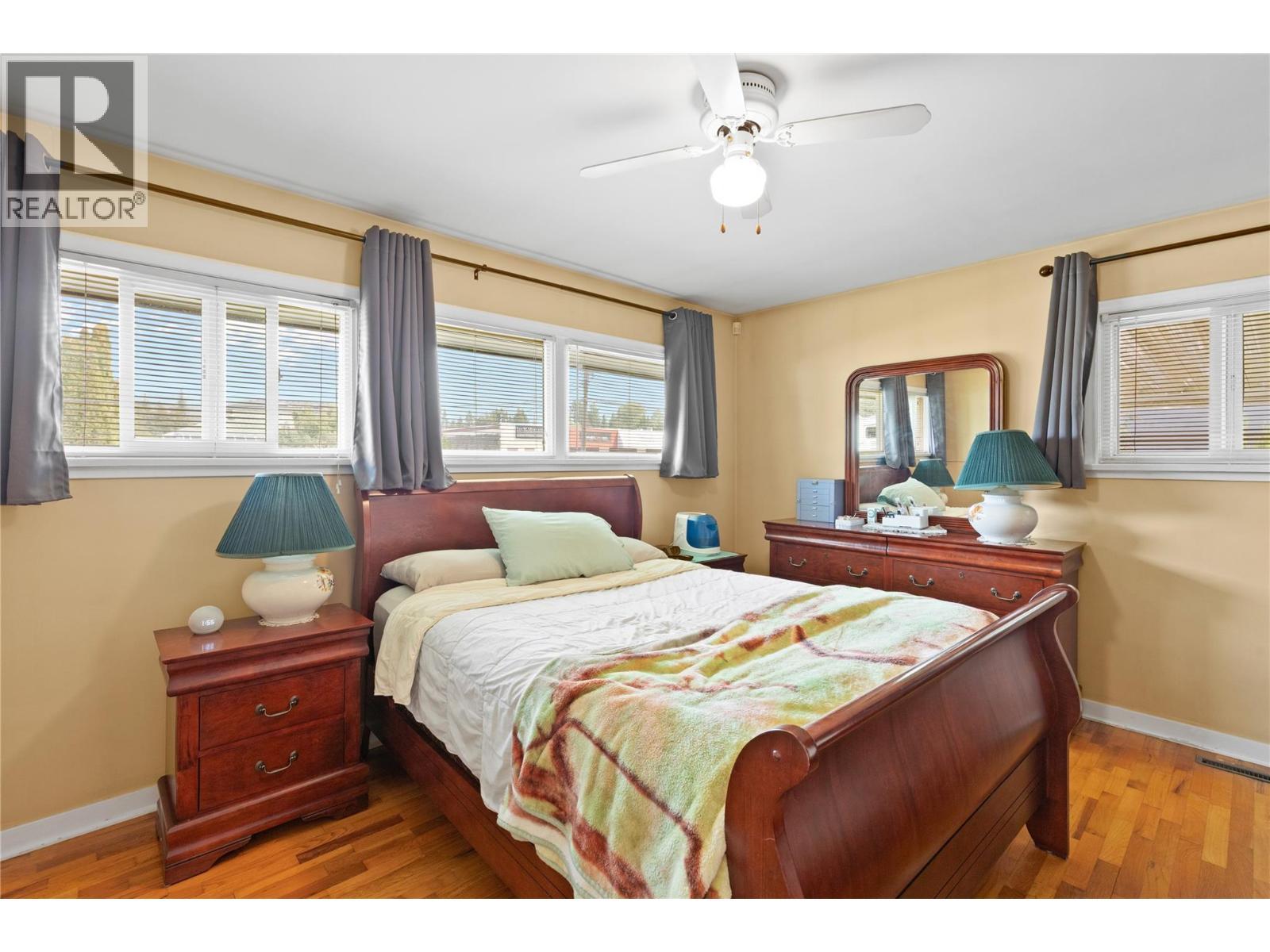 1230 Shuswap Avenue, Sicamous, BC - Indoor Photo Showing Bedroom