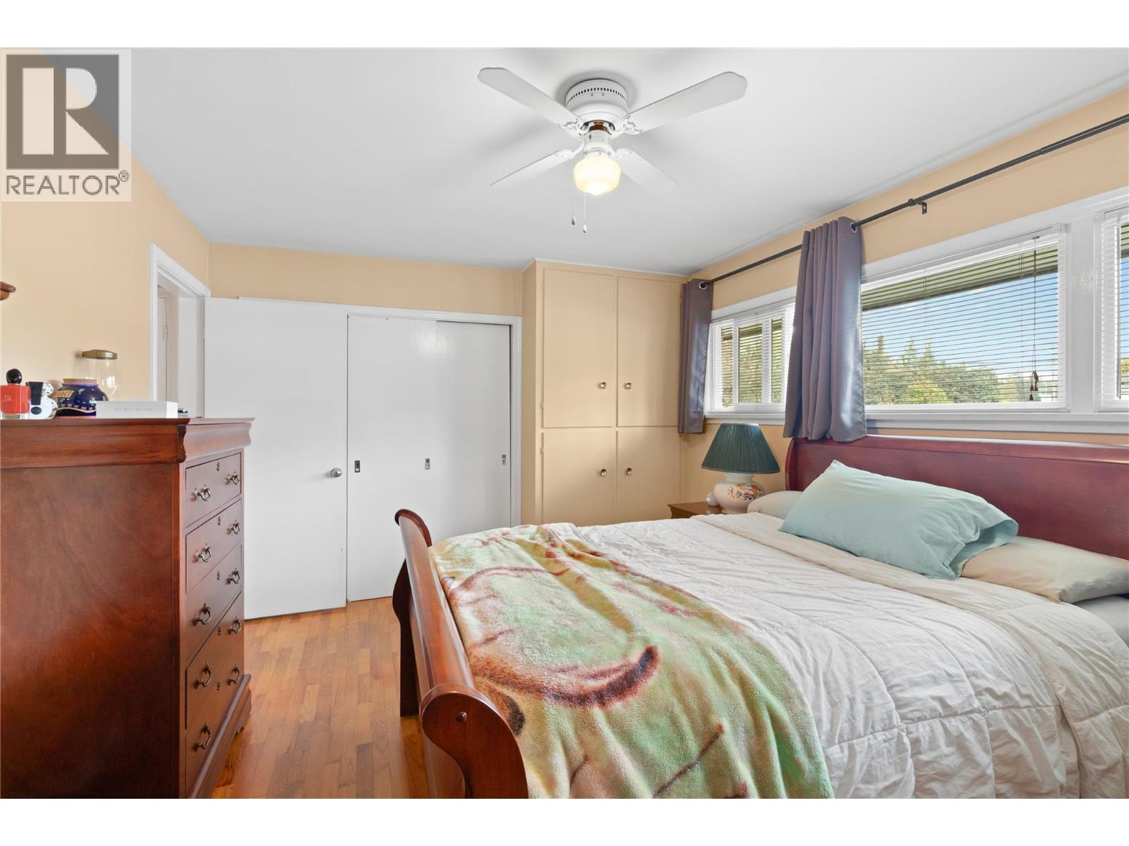 1230 Shuswap Avenue, Sicamous, BC - Indoor Photo Showing Bedroom