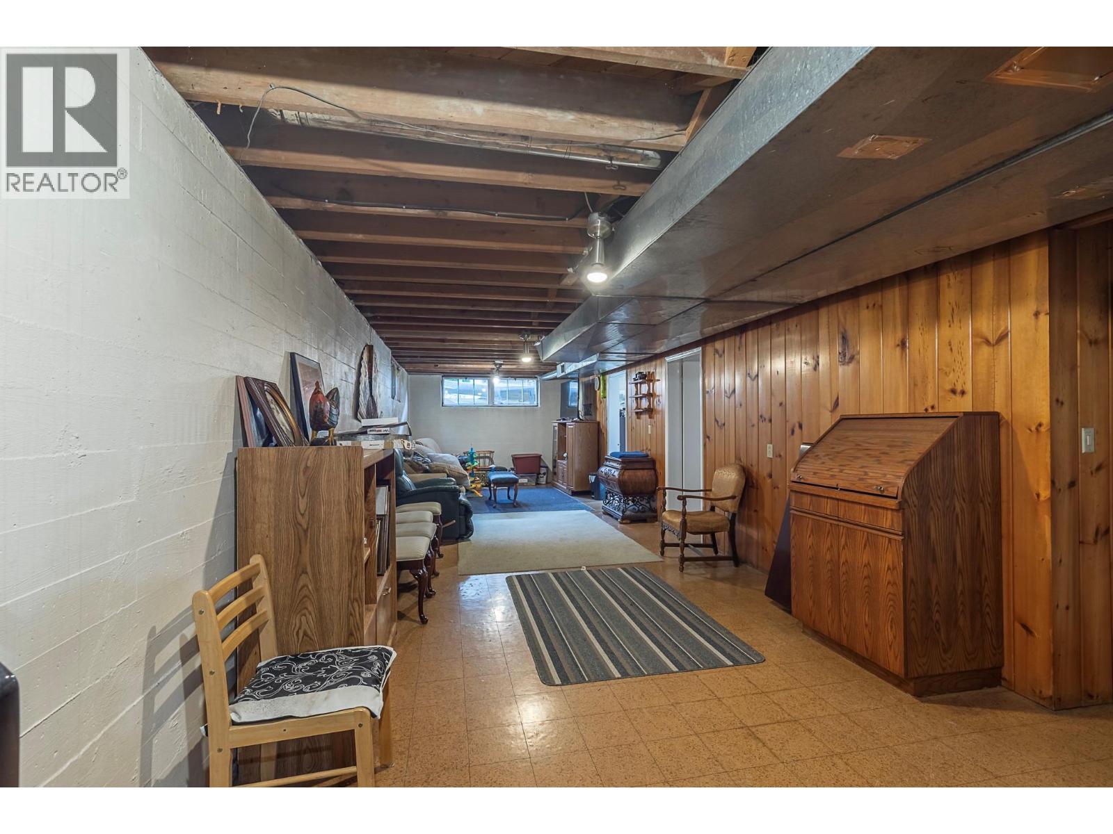 1230 Shuswap Avenue, Sicamous, BC - Indoor Photo Showing Other Room