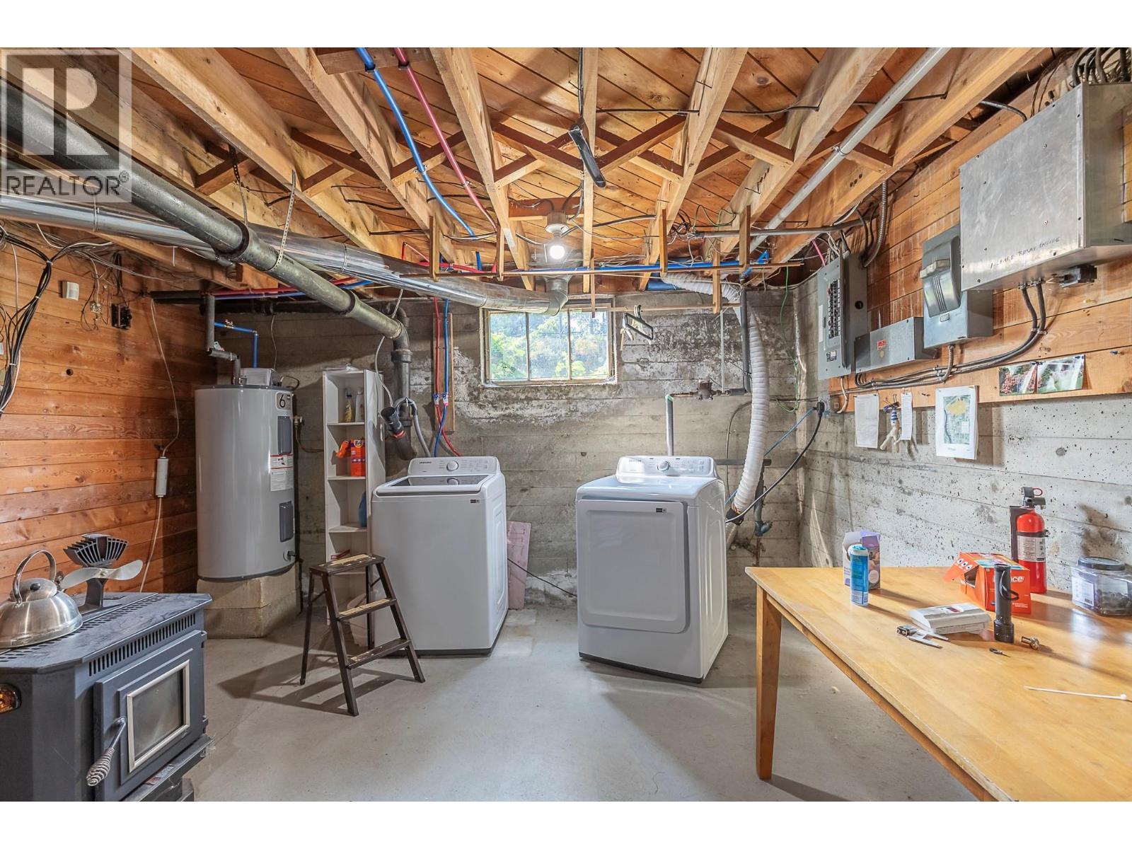 1230 Shuswap Avenue, Sicamous, BC - Indoor Photo Showing Laundry Room