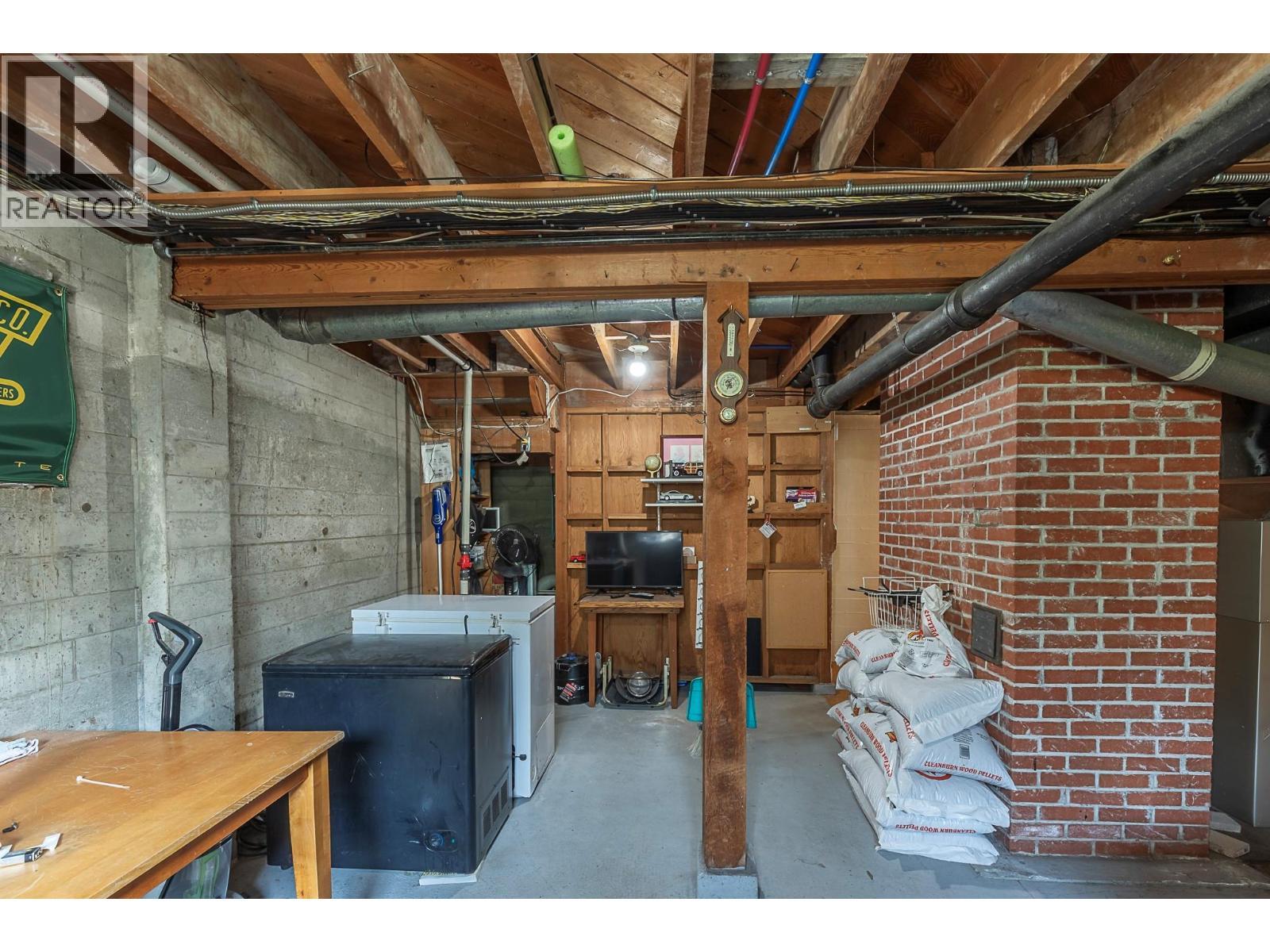 1230 Shuswap Avenue, Sicamous, BC - Indoor Photo Showing Basement