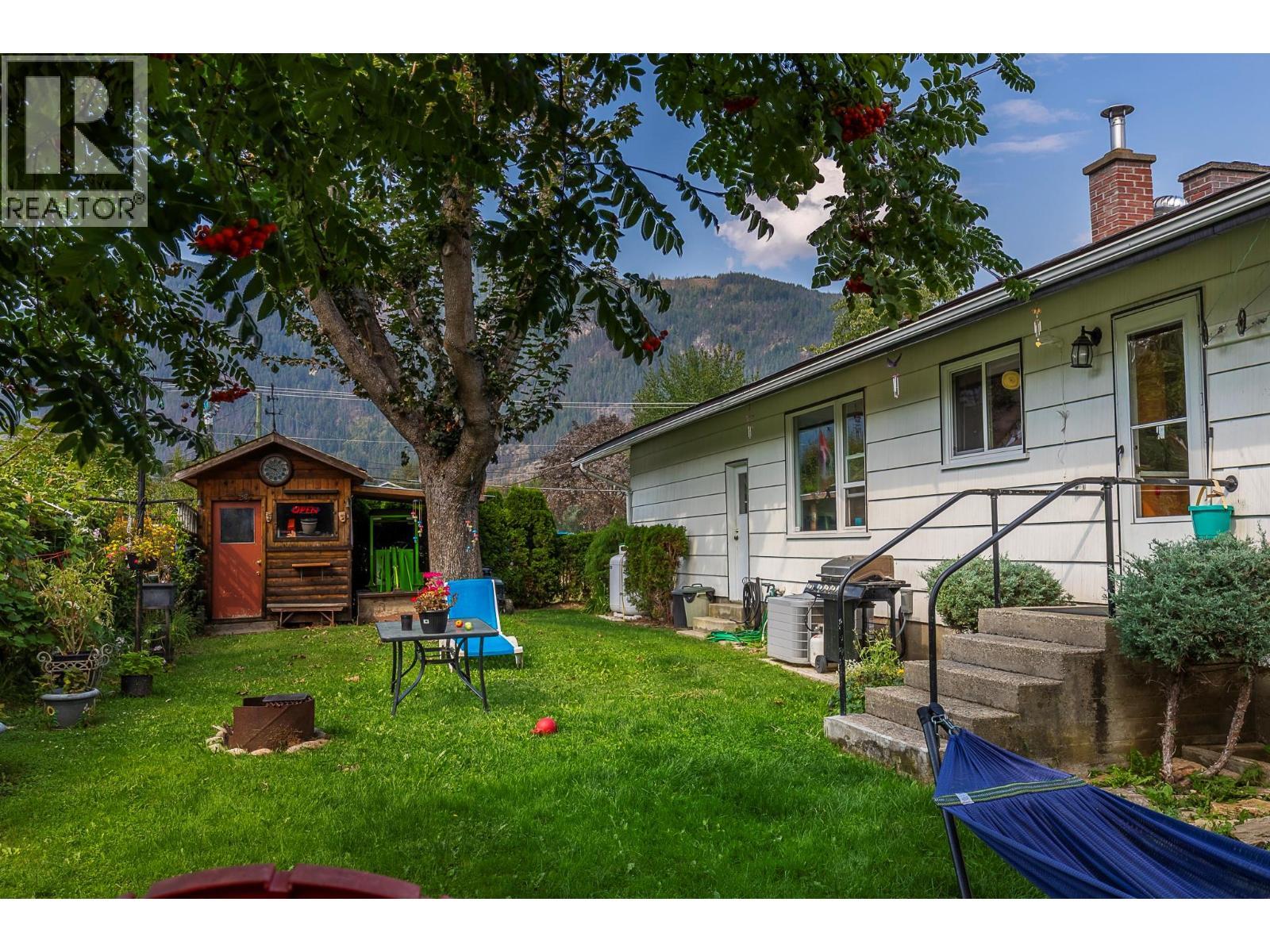 1230 Shuswap Avenue, Sicamous, BC - Outdoor