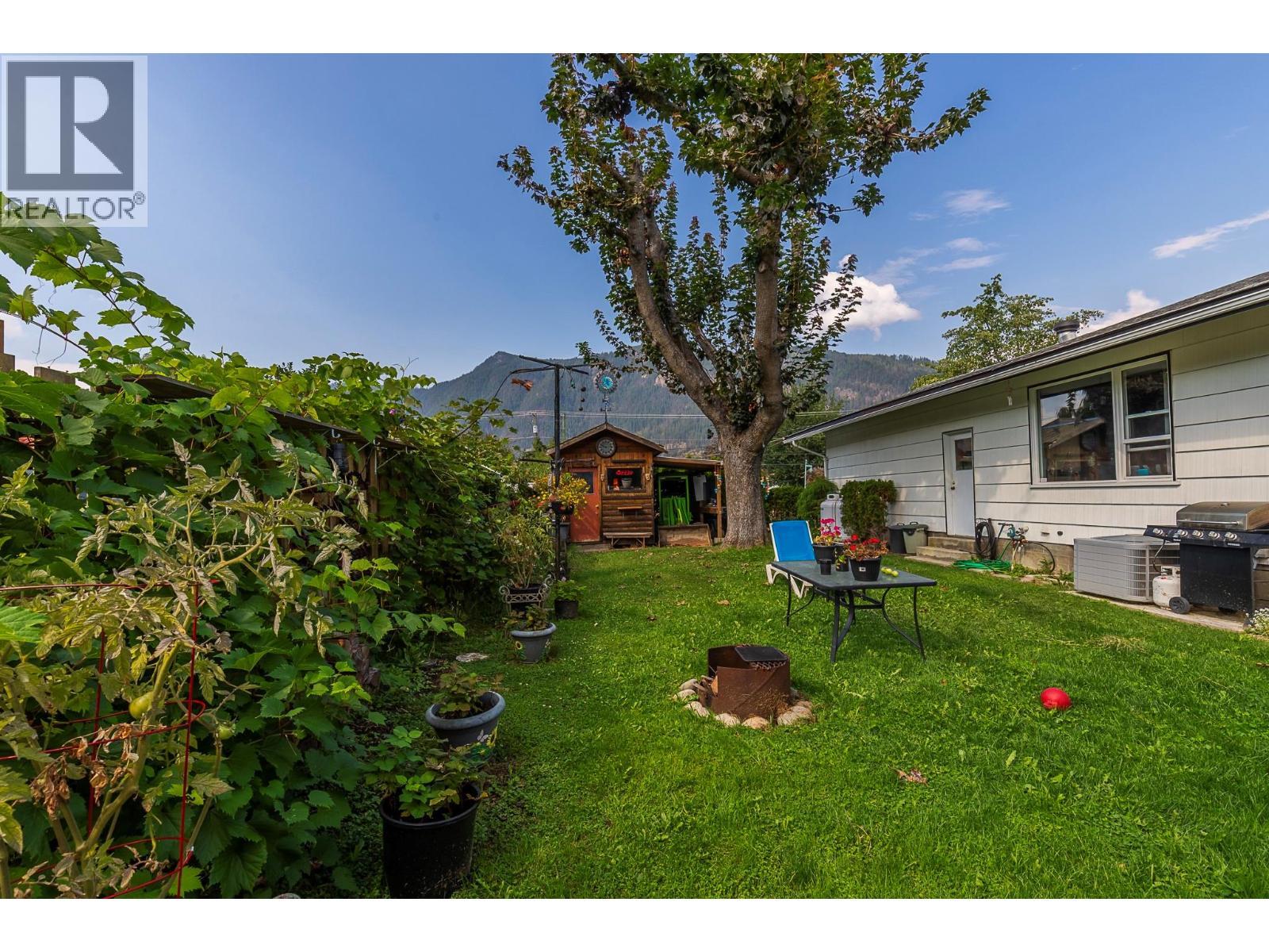1230 Shuswap Avenue, Sicamous, BC - Outdoor