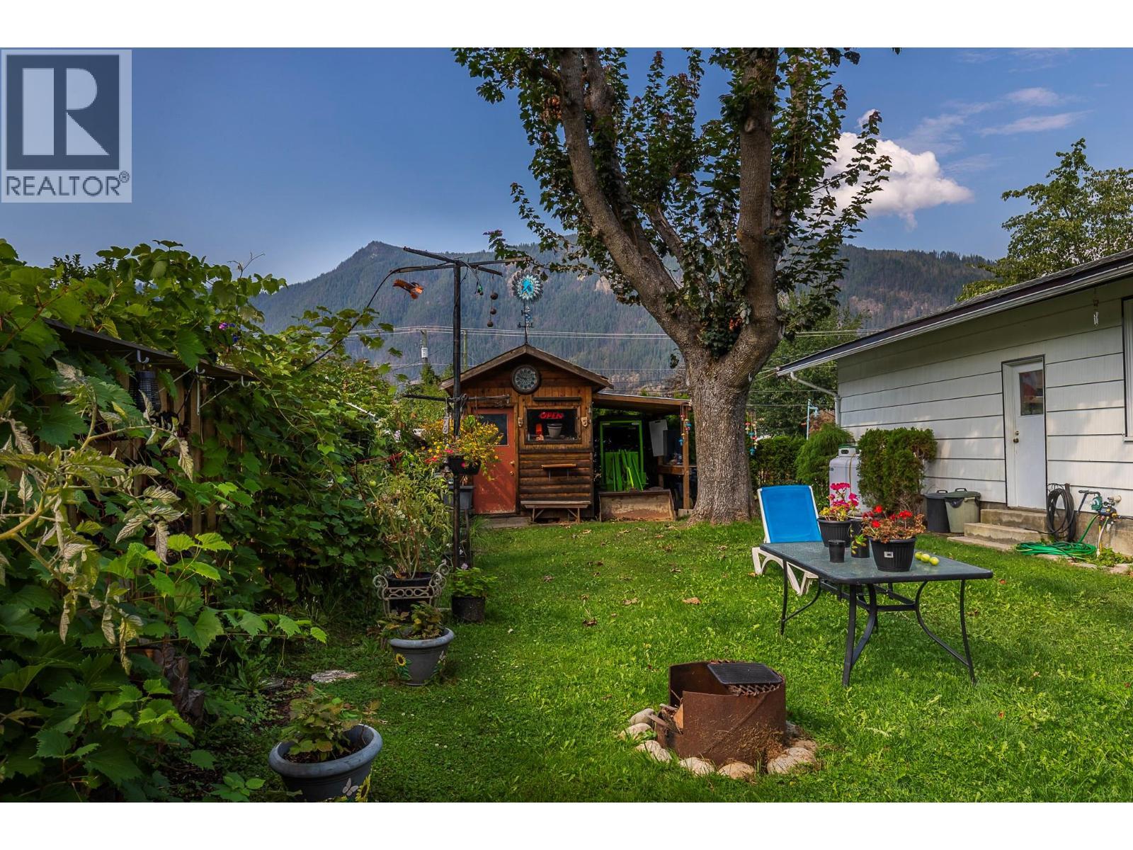 1230 Shuswap Avenue, Sicamous, BC - Outdoor