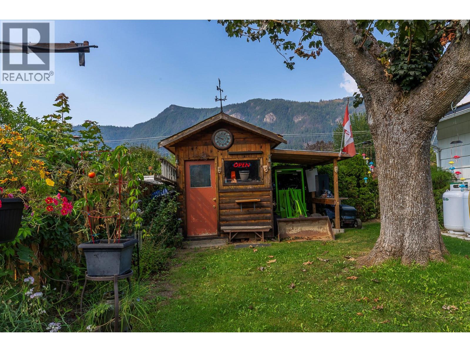 1230 Shuswap Avenue, Sicamous, BC - Outdoor