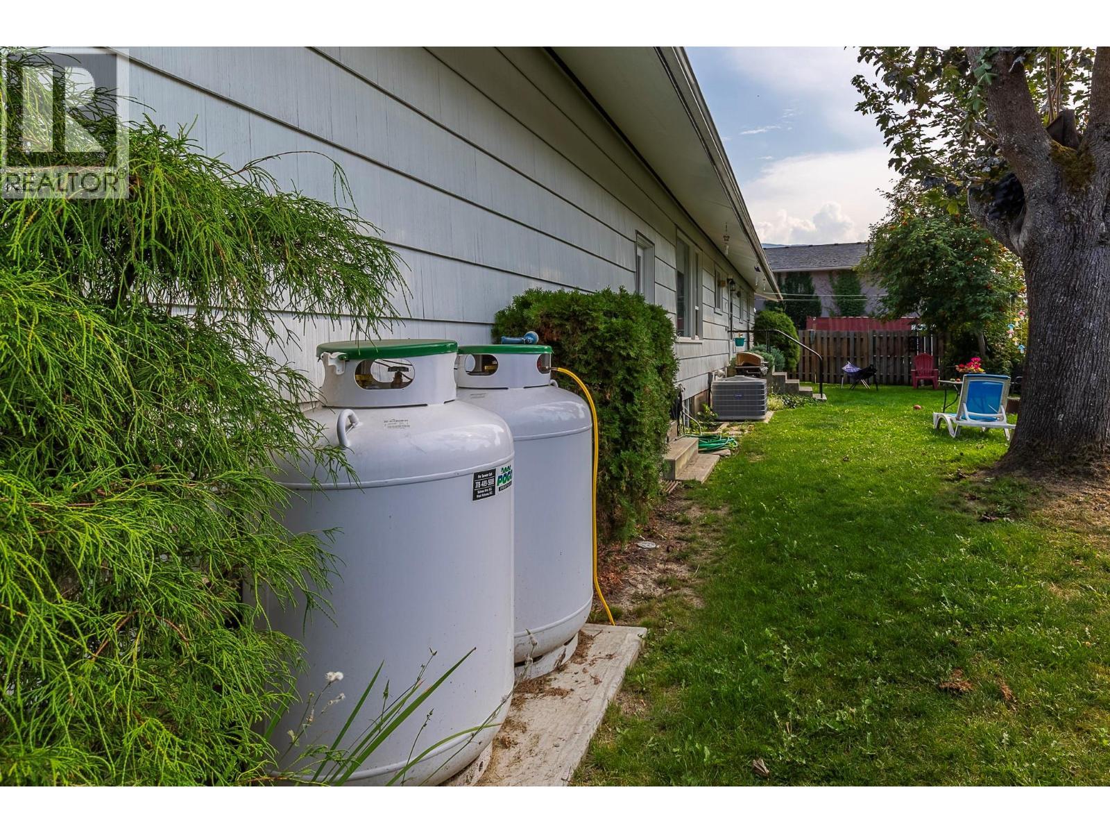 1230 Shuswap Avenue, Sicamous, BC - Outdoor