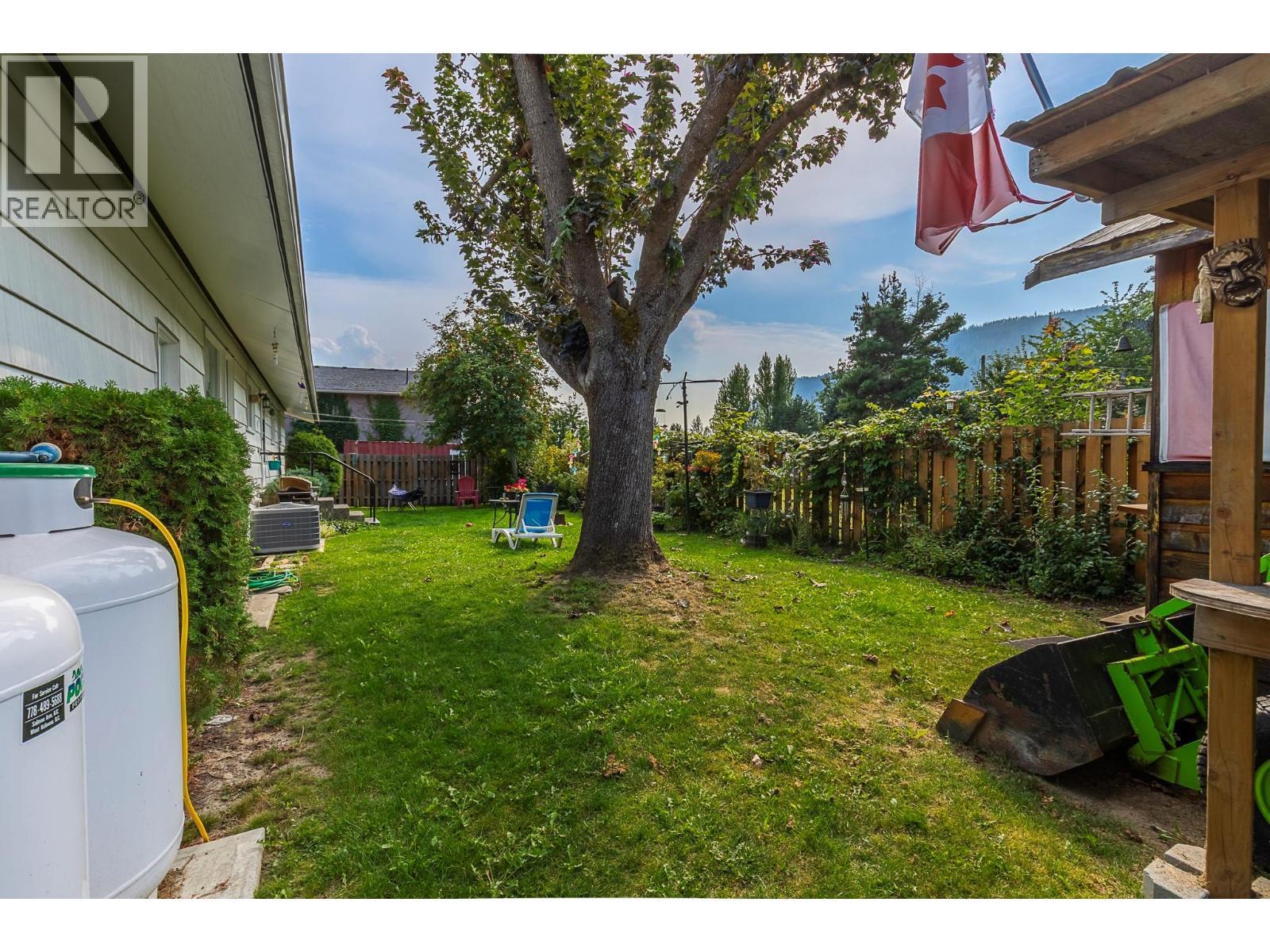 1230 Shuswap Avenue, Sicamous, BC - Outdoor