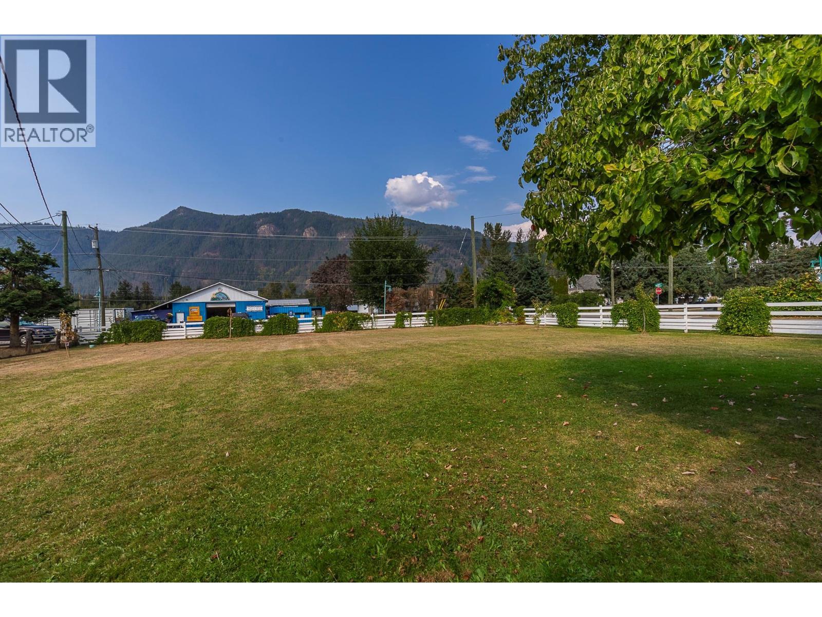 1230 Shuswap Avenue, Sicamous, BC - Outdoor