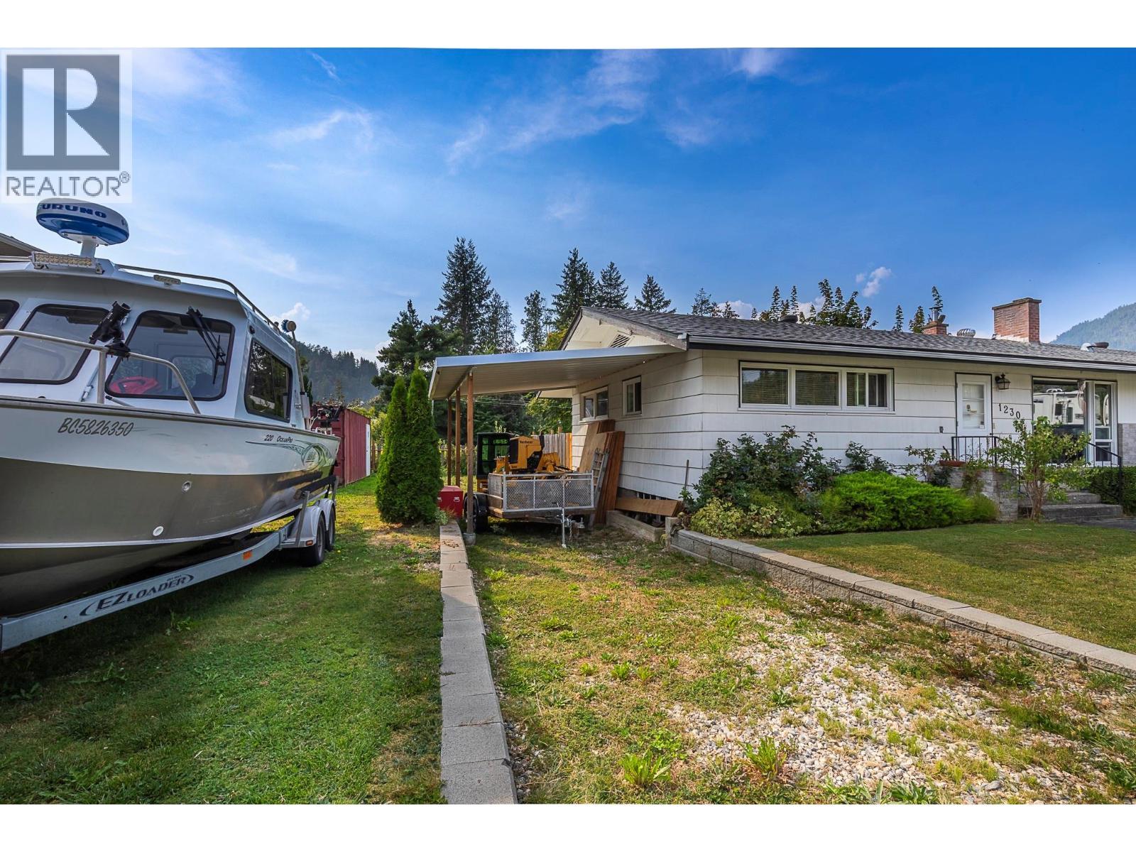 1230 Shuswap Avenue, Sicamous, BC - Outdoor